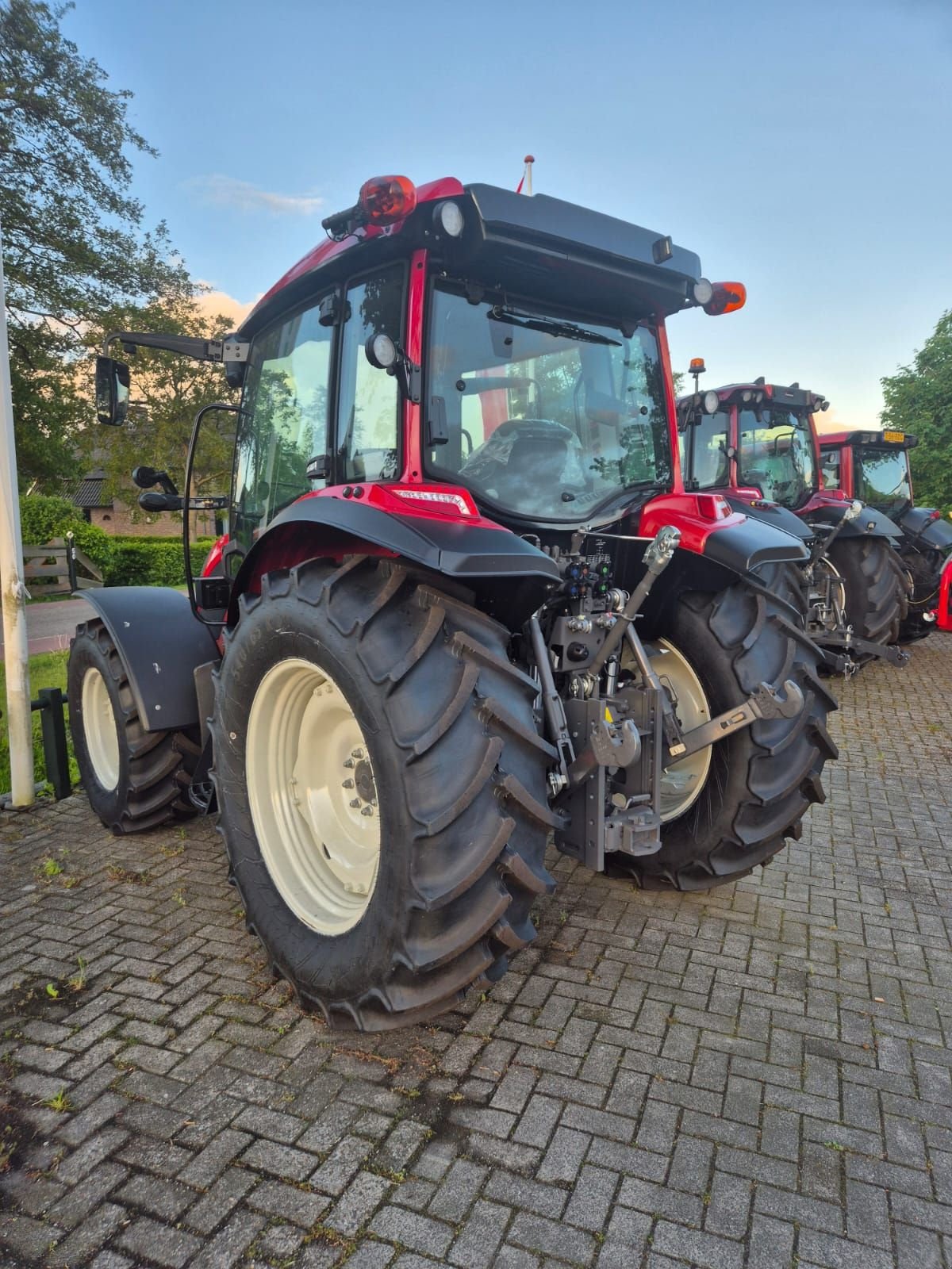 Traktor от тип Valtra A95, Neumaschine в Oosterwolde (Снимка 3)