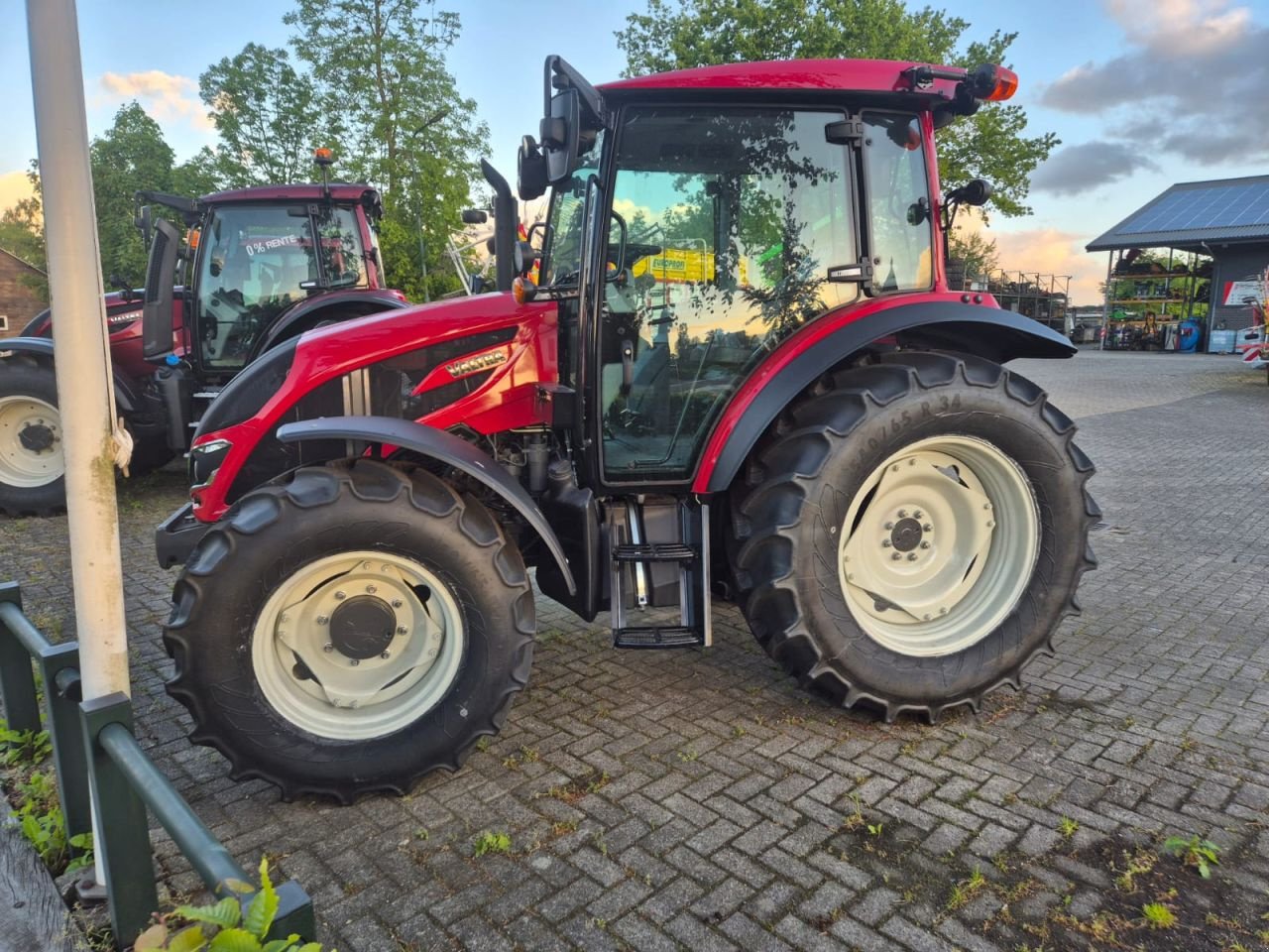 Traktor от тип Valtra A95, Neumaschine в Oosterwolde (Снимка 2)