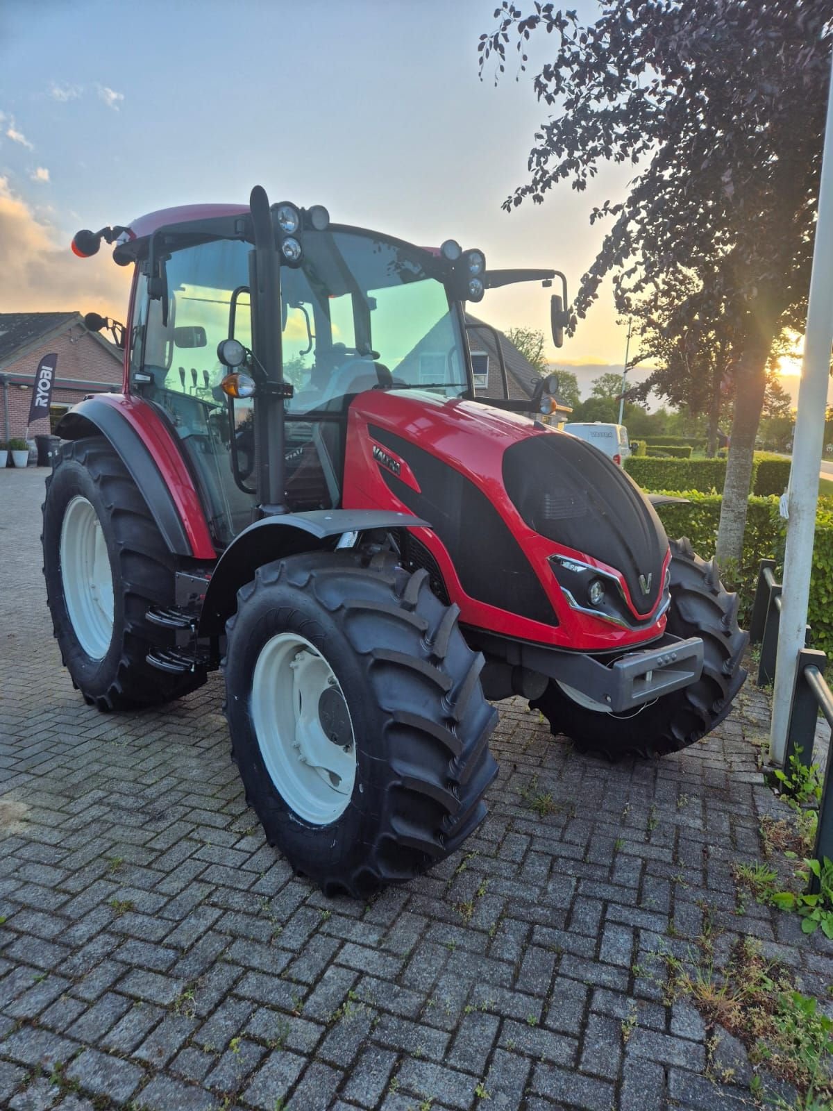 Traktor от тип Valtra A95, Neumaschine в Oosterwolde (Снимка 1)