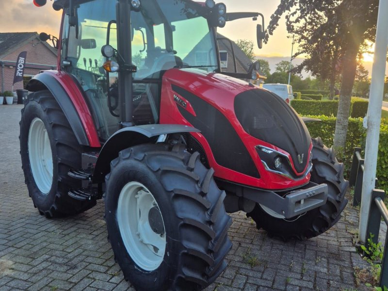 Traktor van het type Valtra A95, Neumaschine in Oosterwolde (Foto 1)