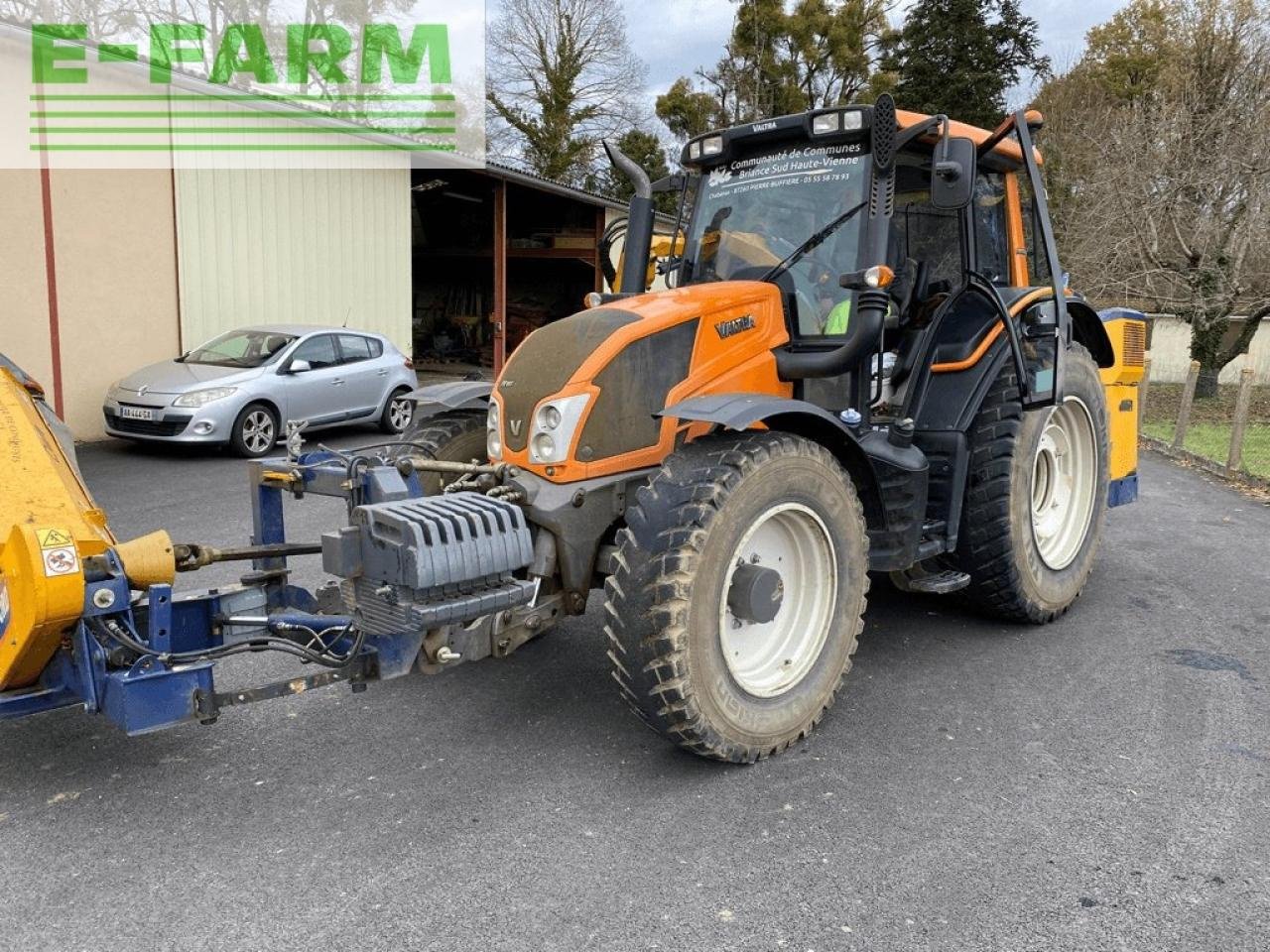 Traktor tip Valtra ensemble : n 103 hi tech 5 + epareuse + broyeur a, Gebrauchtmaschine in Ytrac (Poză 3)