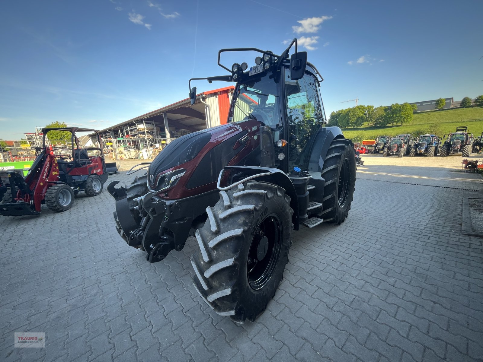Traktor des Typs Valtra G 105 A-Hopfen, Neumaschine in Mainburg/Wambach (Bild 2)