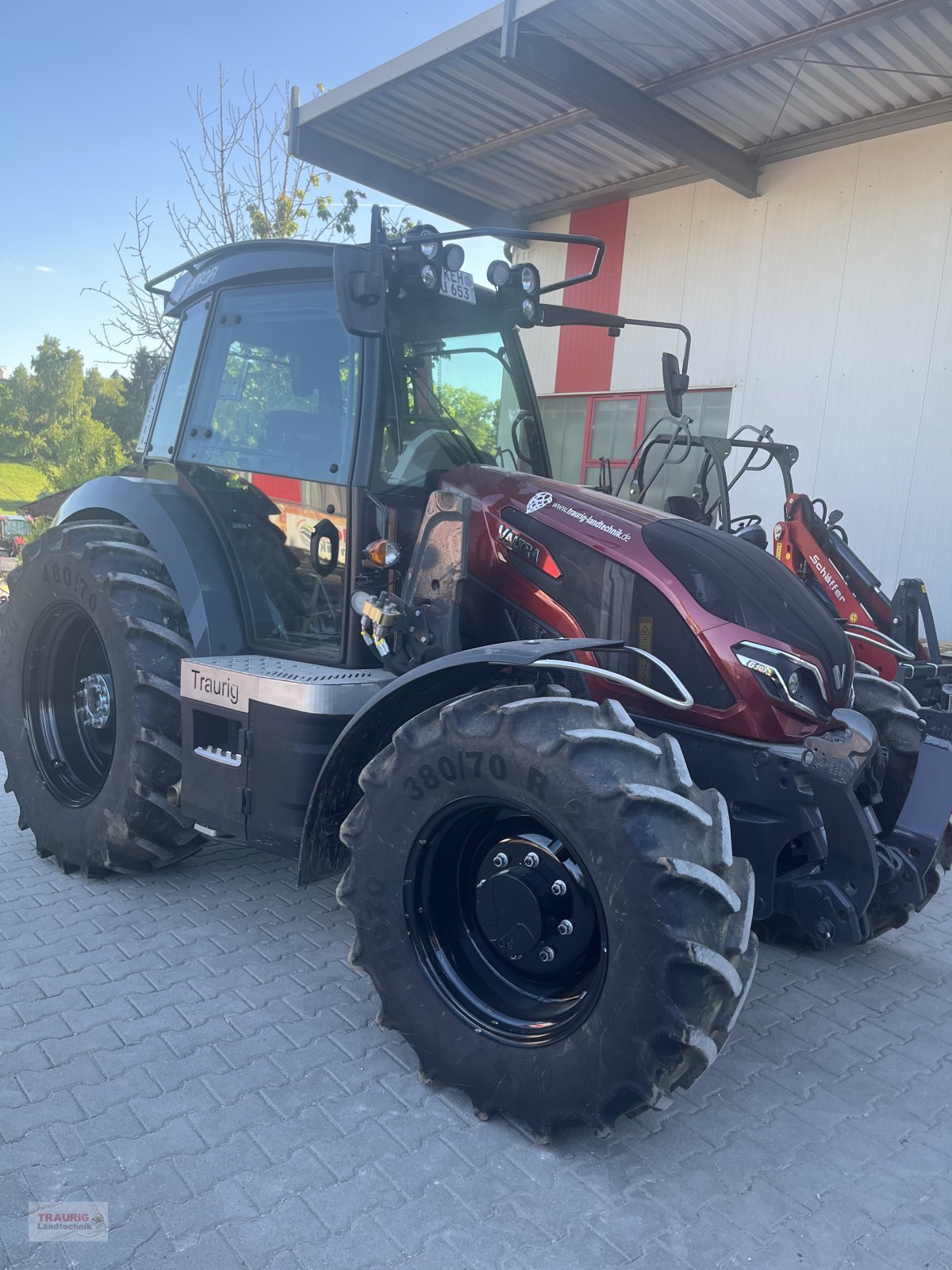 Traktor des Typs Valtra G 105 A-Hopfen, Neumaschine in Mainburg/Wambach (Bild 3)
