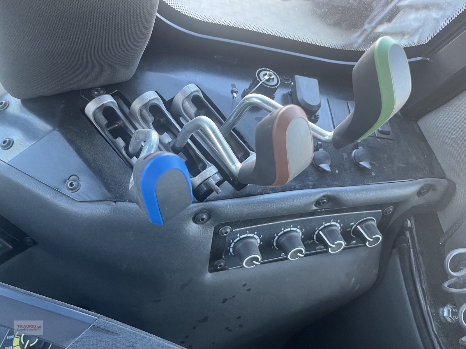 Traktor des Typs Valtra G 105 A-Hopfen, Neumaschine in Mainburg/Wambach (Bild 7)