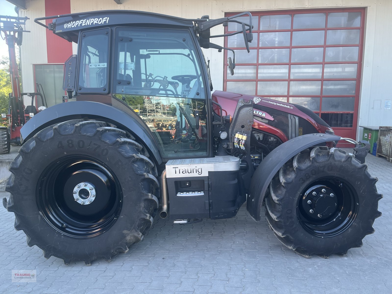 Traktor des Typs Valtra G 105 A-Hopfen, Neumaschine in Mainburg/Wambach (Bild 12)
