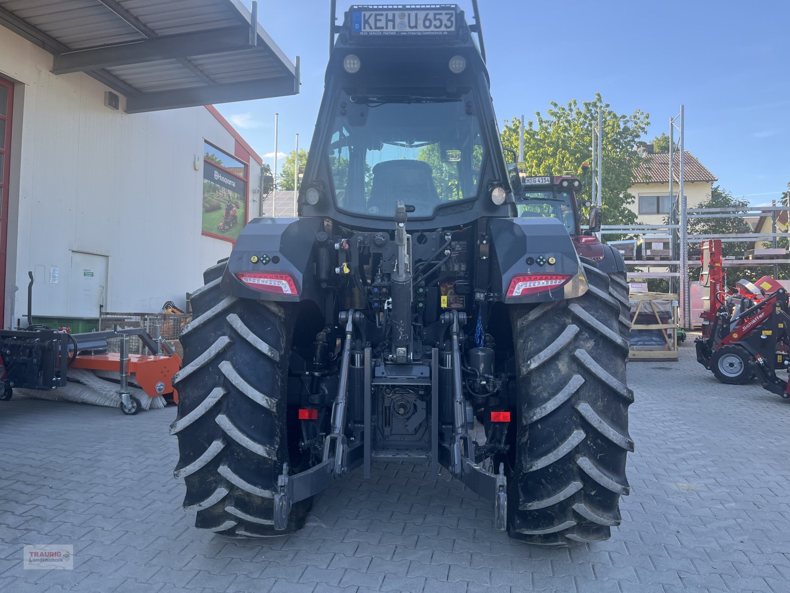 Traktor des Typs Valtra G 105 A-Hopfen, Neumaschine in Mainburg/Wambach (Bild 15)