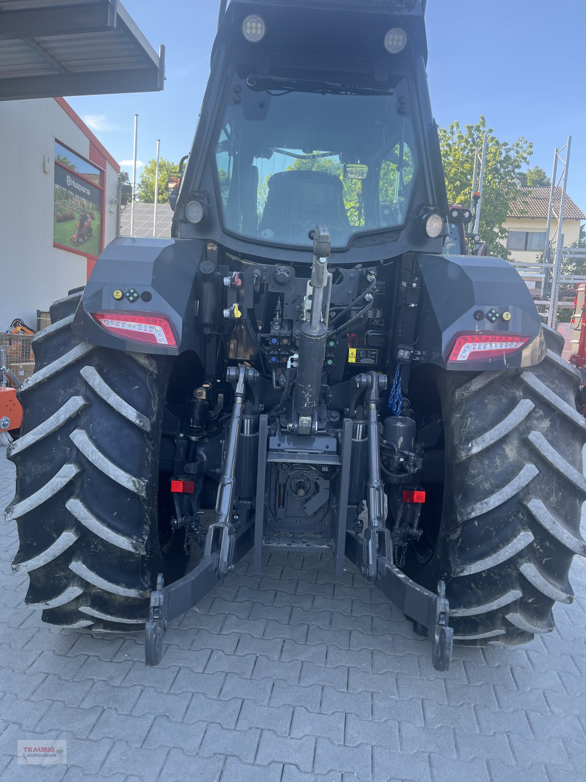 Traktor des Typs Valtra G 105 A-Hopfen, Neumaschine in Mainburg/Wambach (Bild 16)