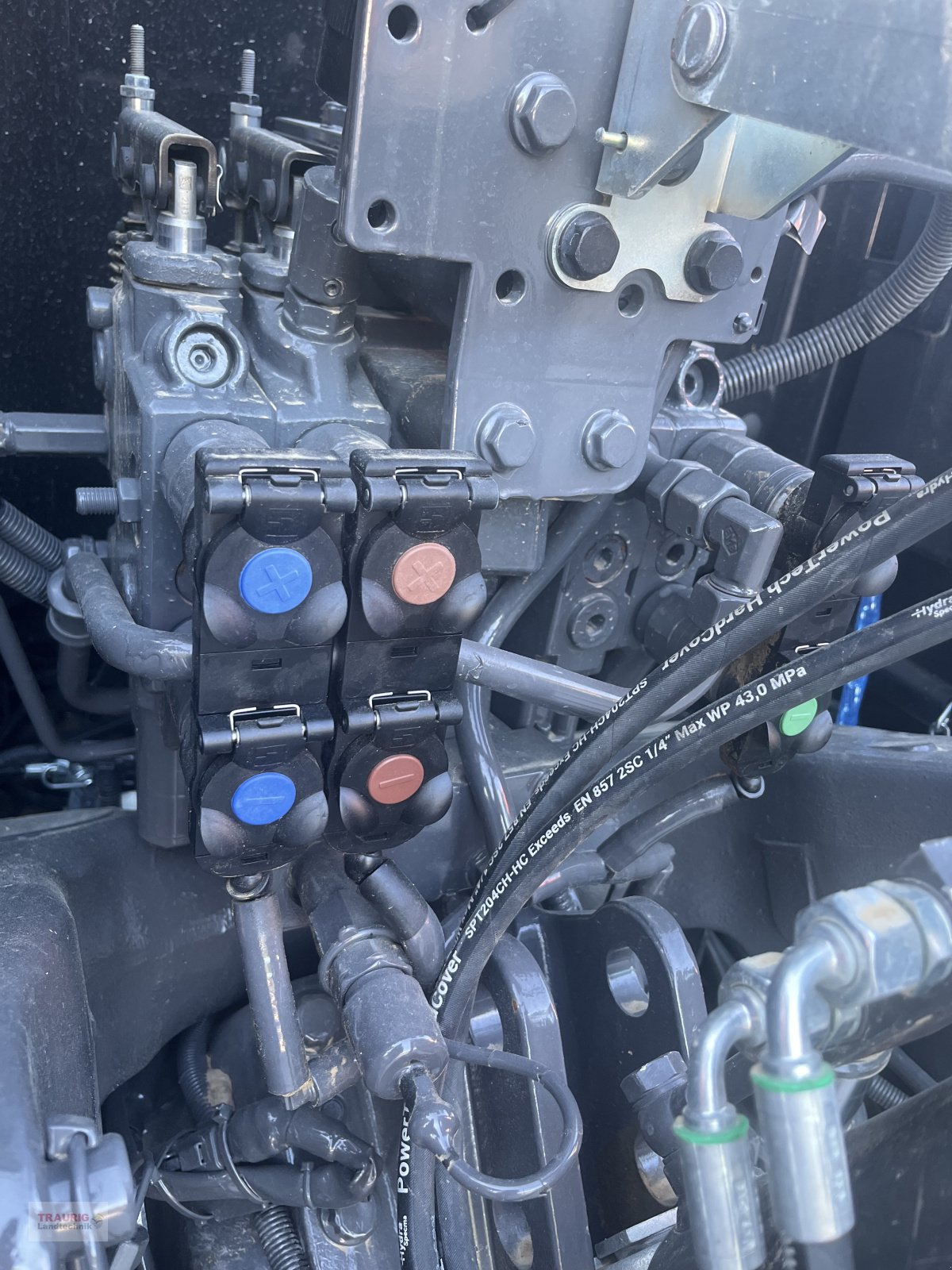 Traktor des Typs Valtra G 105 A-Hopfen, Neumaschine in Mainburg/Wambach (Bild 18)