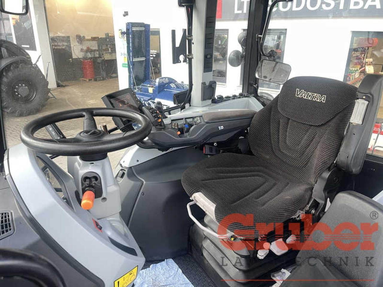 Traktor des Typs Valtra G 105 V 1B9 (inkl. Gewährleistungsverlängerung), Gebrauchtmaschine in Ampfing (Bild 8)