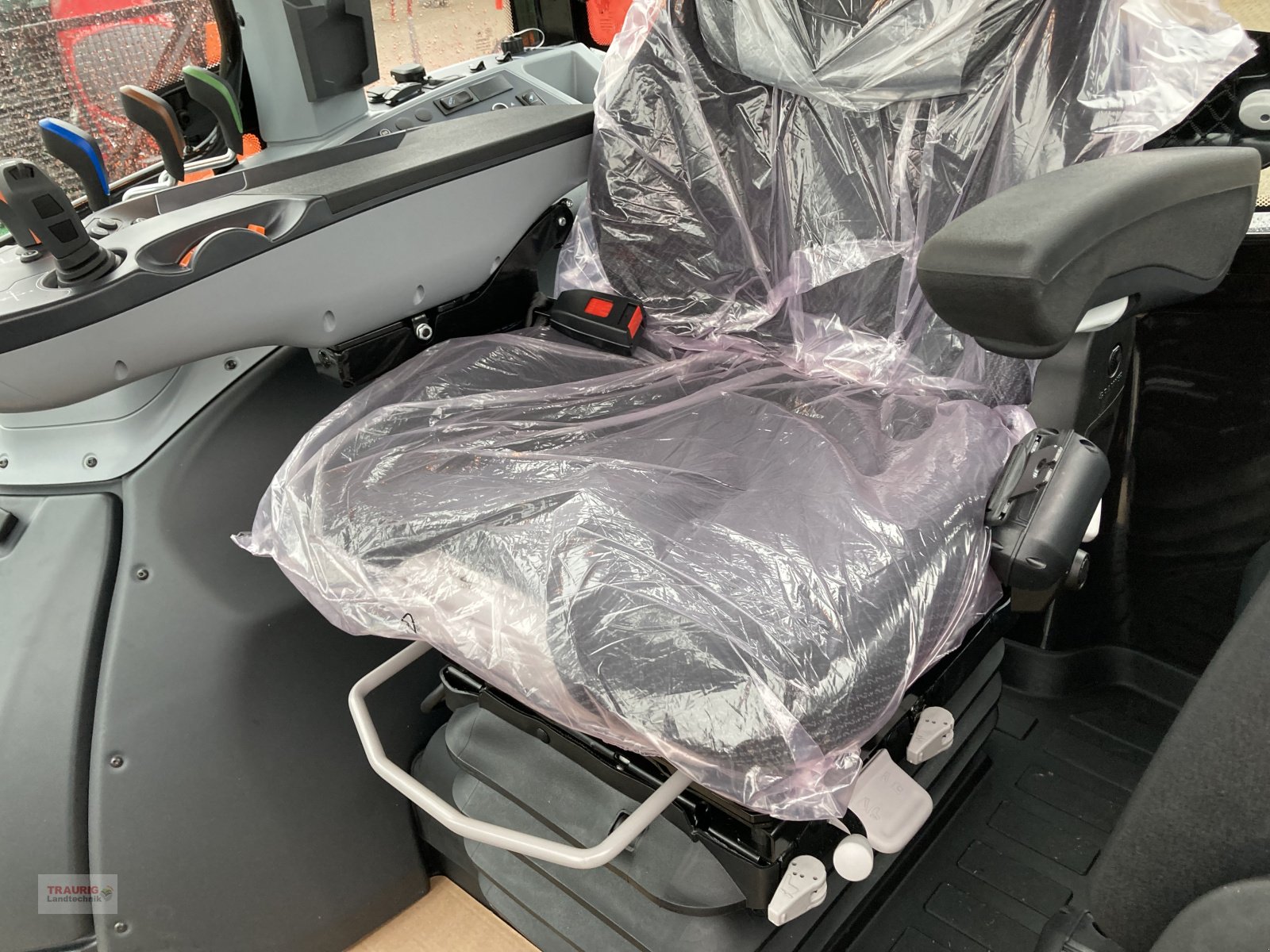 Traktor des Typs Valtra G 125 Aktiv, Neumaschine in Mainburg/Wambach (Bild 11)