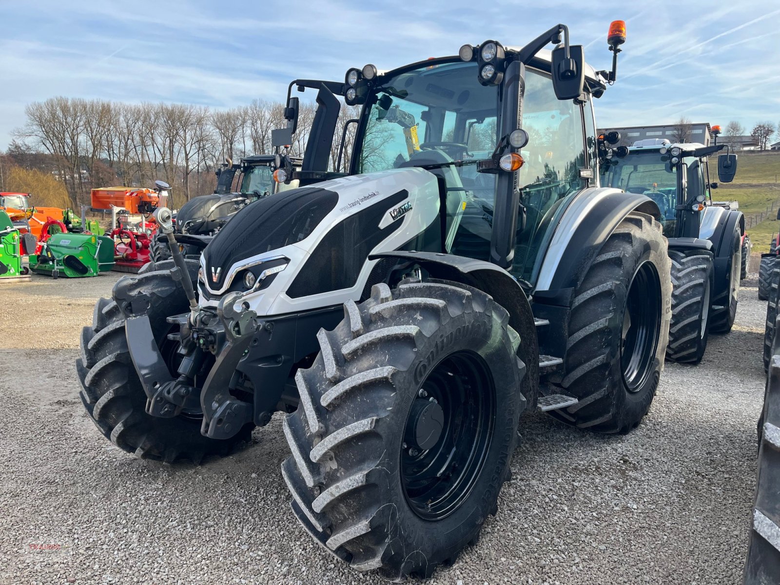 Traktor типа Valtra G 125 V, Neumaschine в Mainburg/Wambach (Фотография 1)