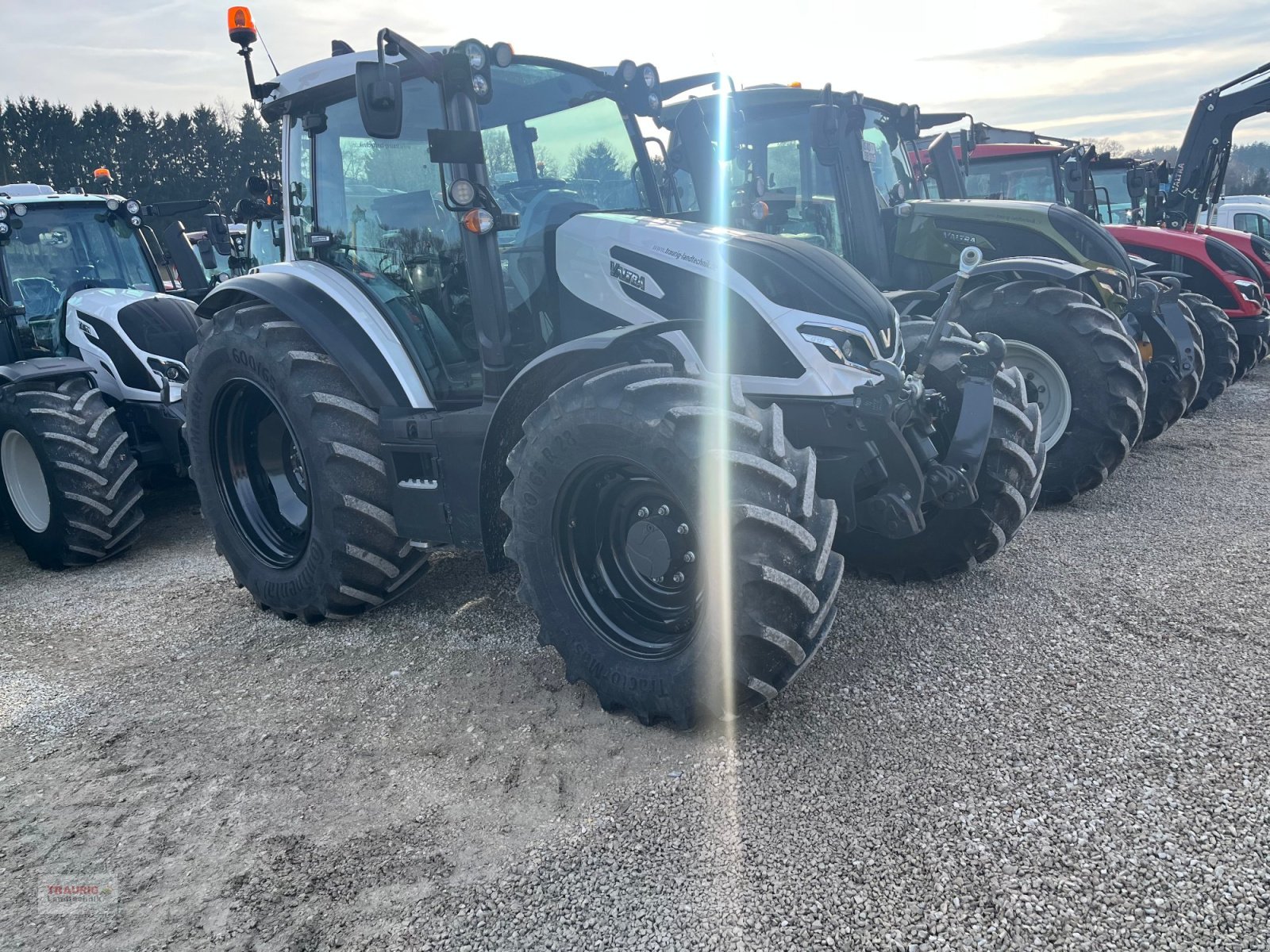 Traktor типа Valtra G 125 V, Neumaschine в Mainburg/Wambach (Фотография 3)