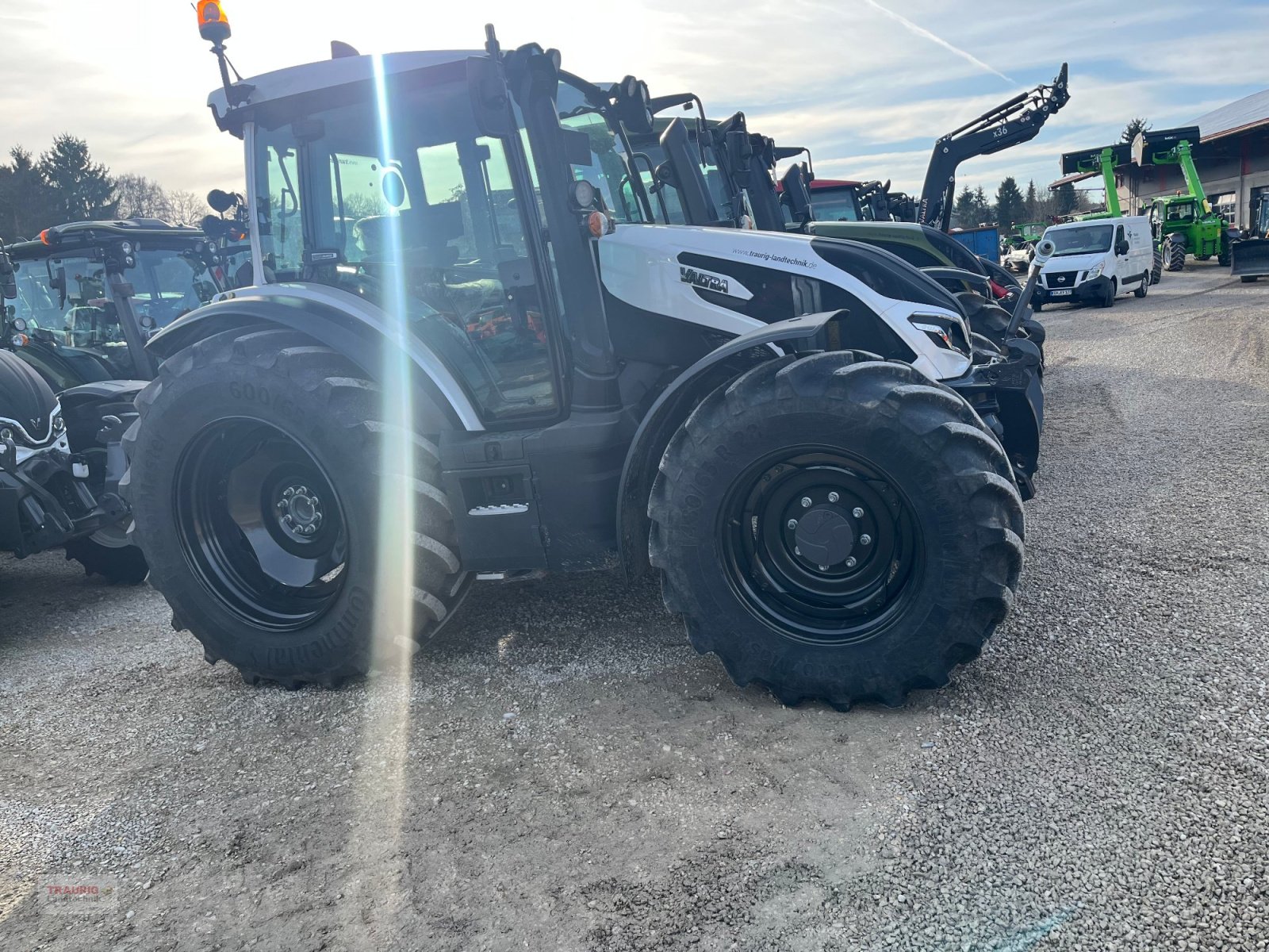 Traktor типа Valtra G 125 V, Neumaschine в Mainburg/Wambach (Фотография 7)