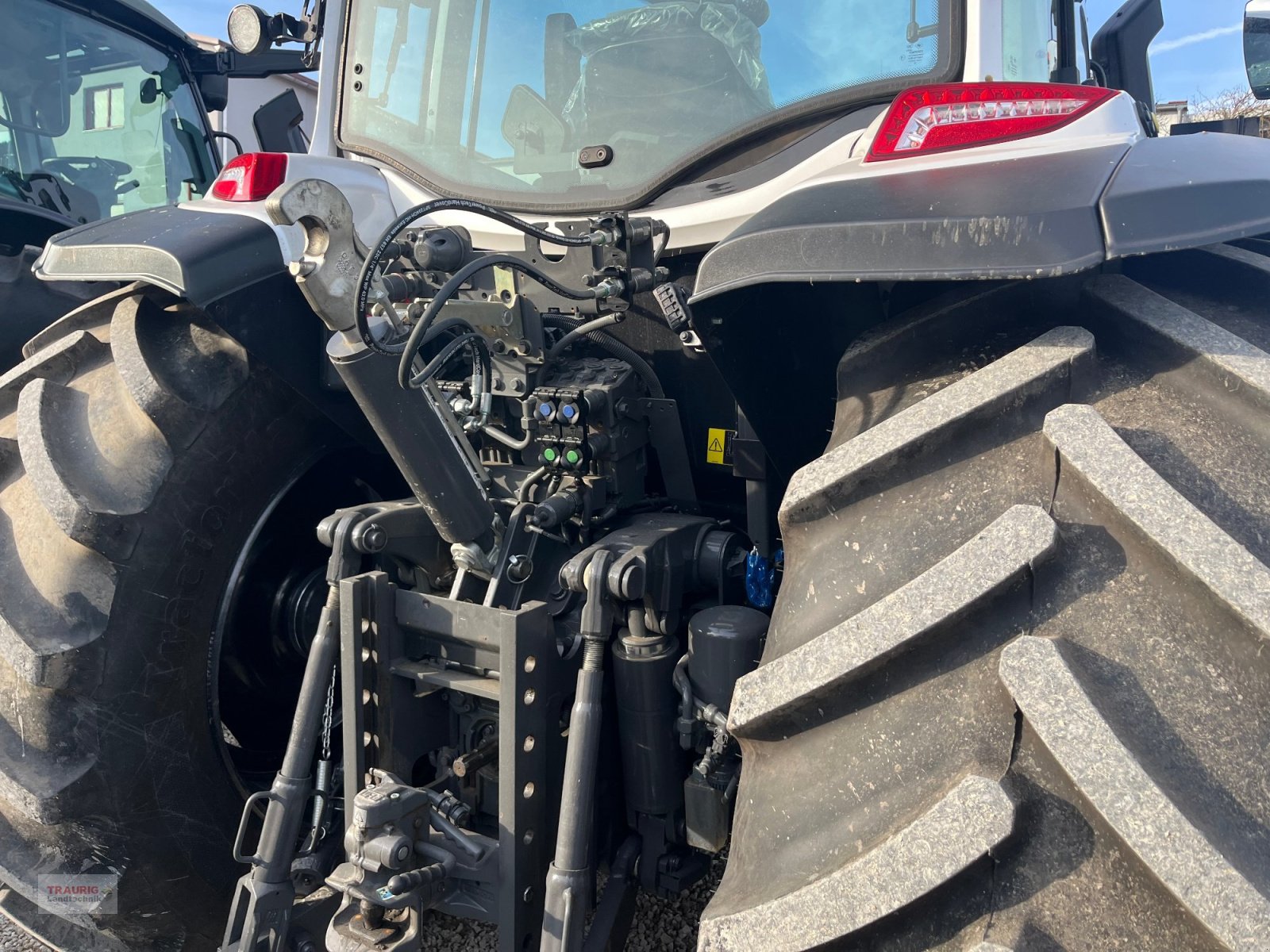 Traktor типа Valtra G 125 V, Neumaschine в Mainburg/Wambach (Фотография 9)