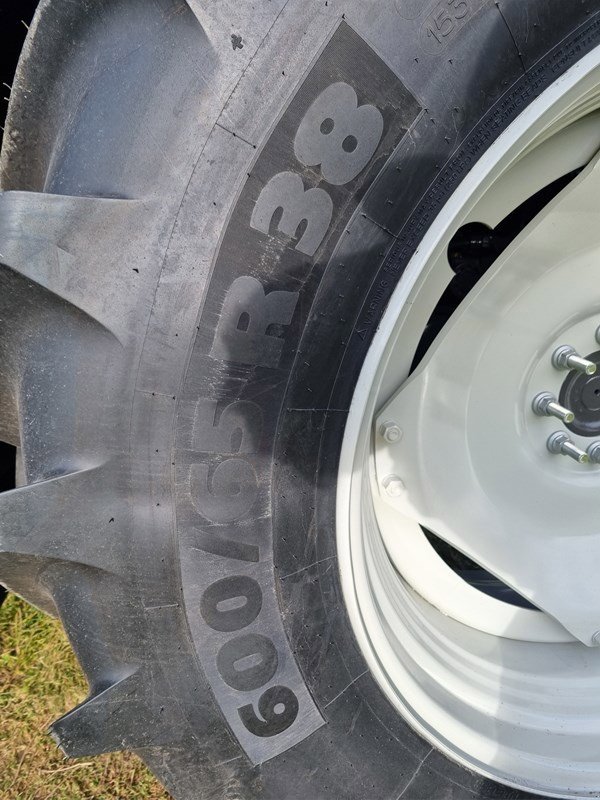 Traktor van het type Valtra G 135 Active Traktor, Ausstellungsmaschine in Chur (Foto 10)