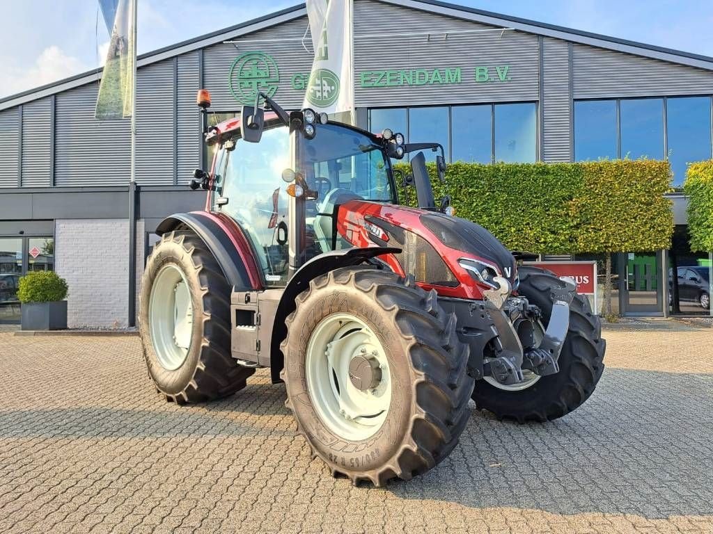 Traktor van het type Valtra G 135 Active, Neumaschine in Borne (Foto 2)