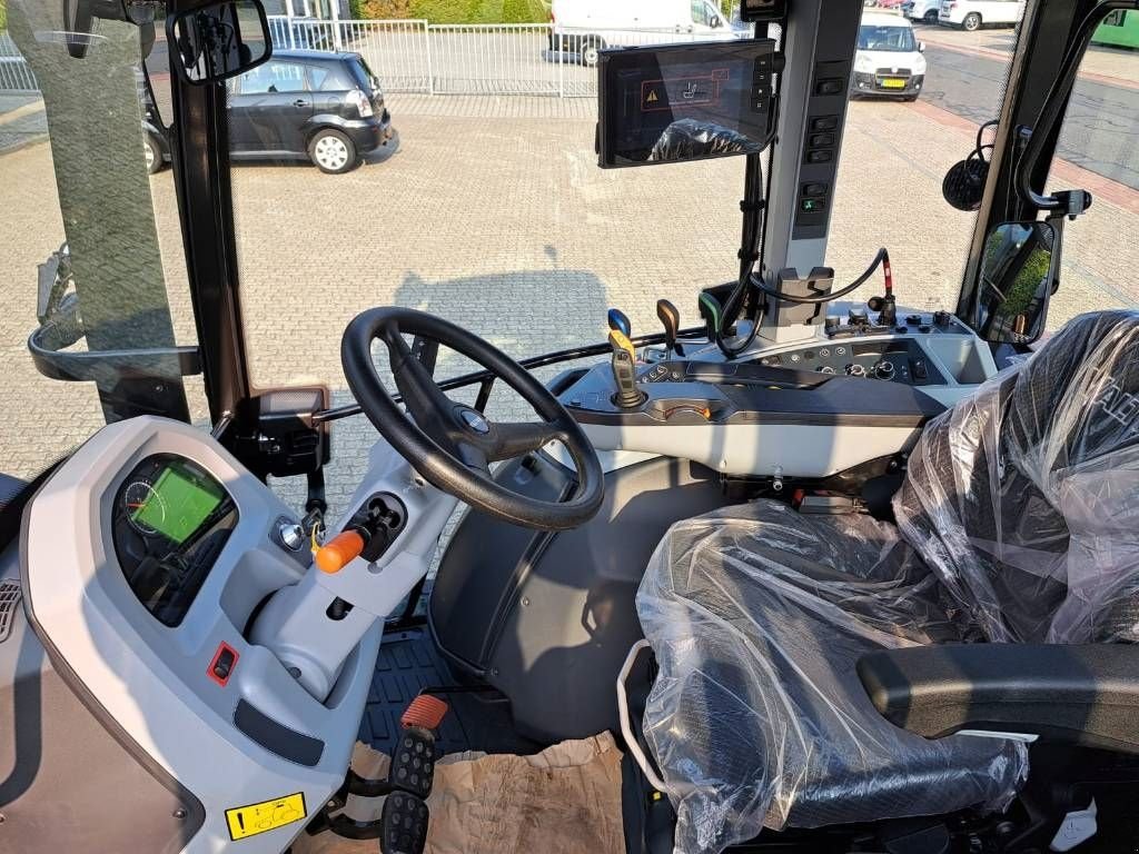 Traktor van het type Valtra G 135 Active, Neumaschine in Borne (Foto 7)