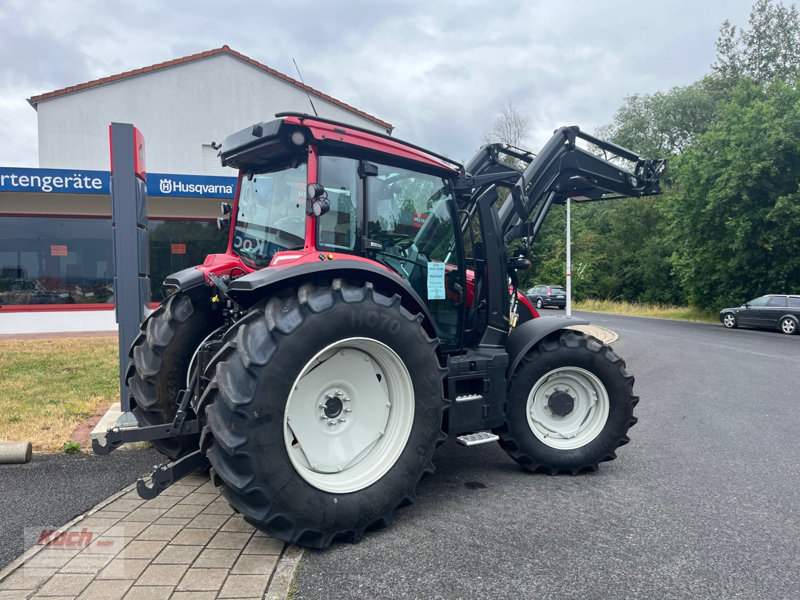 Traktor of the type Valtra G105 H, Neumaschine in Neumarkt / Pölling (Picture 4)