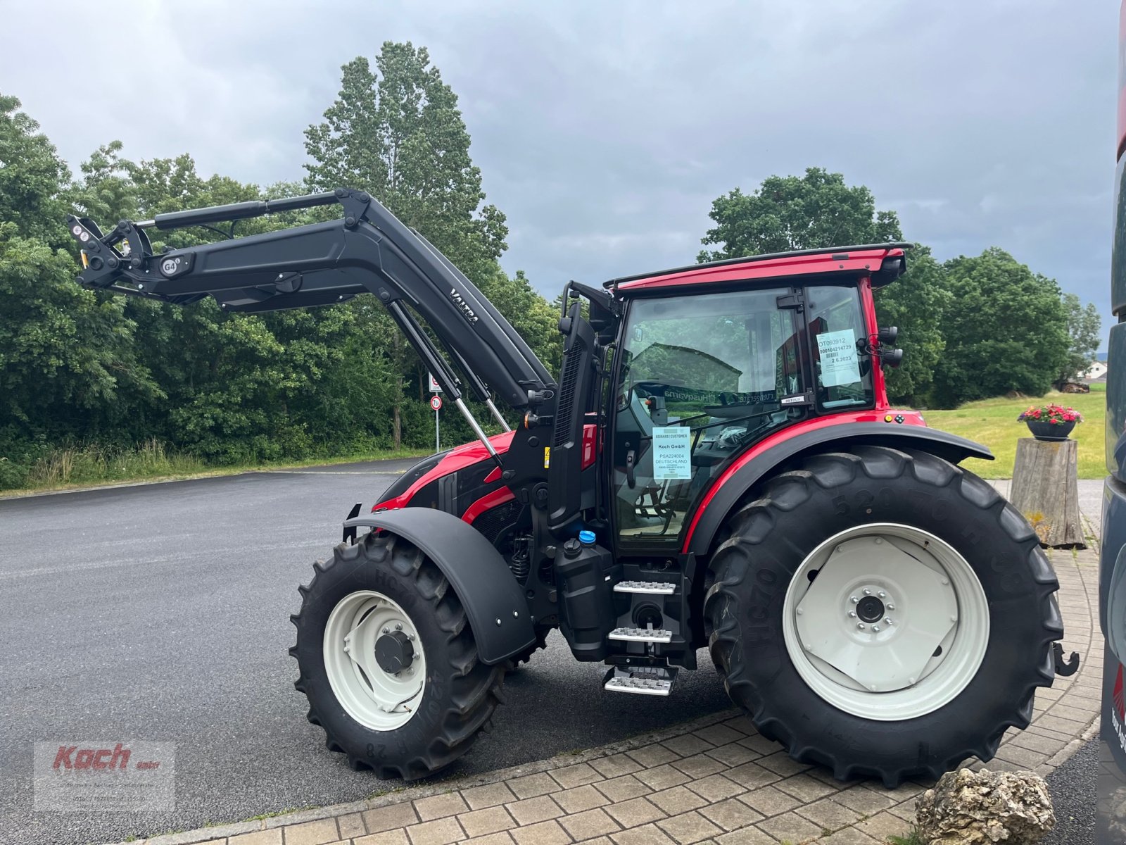 Traktor of the type Valtra G105 H, Neumaschine in Neumarkt / Pölling (Picture 8)