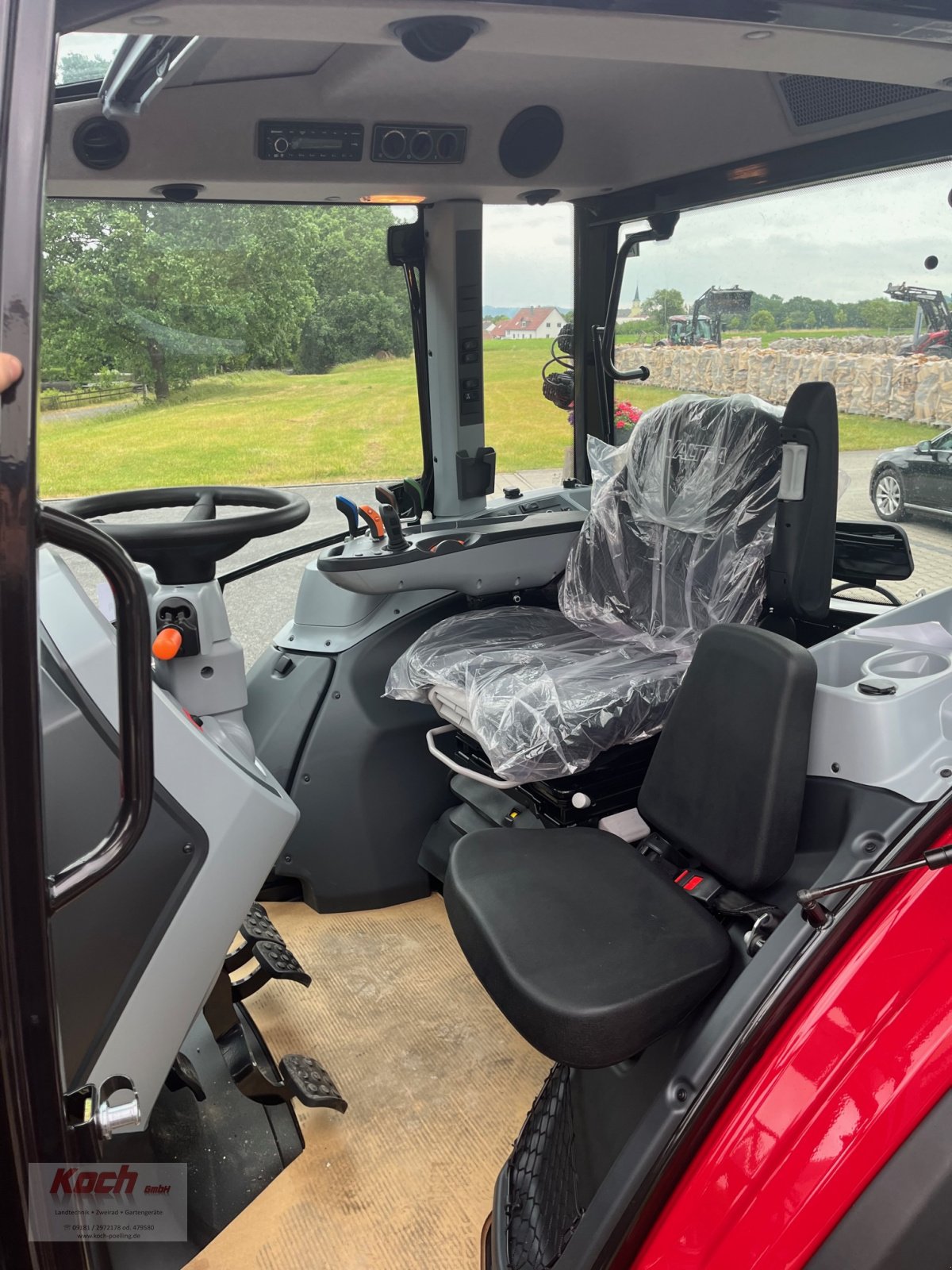 Traktor of the type Valtra G105 H, Neumaschine in Neumarkt / Pölling (Picture 9)