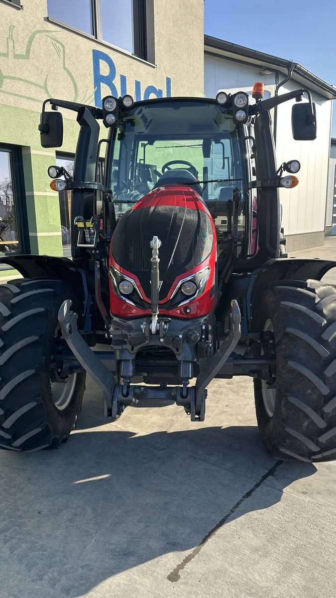 Traktor от тип Valtra G105, Gebrauchtmaschine в Hürm (Снимка 3)