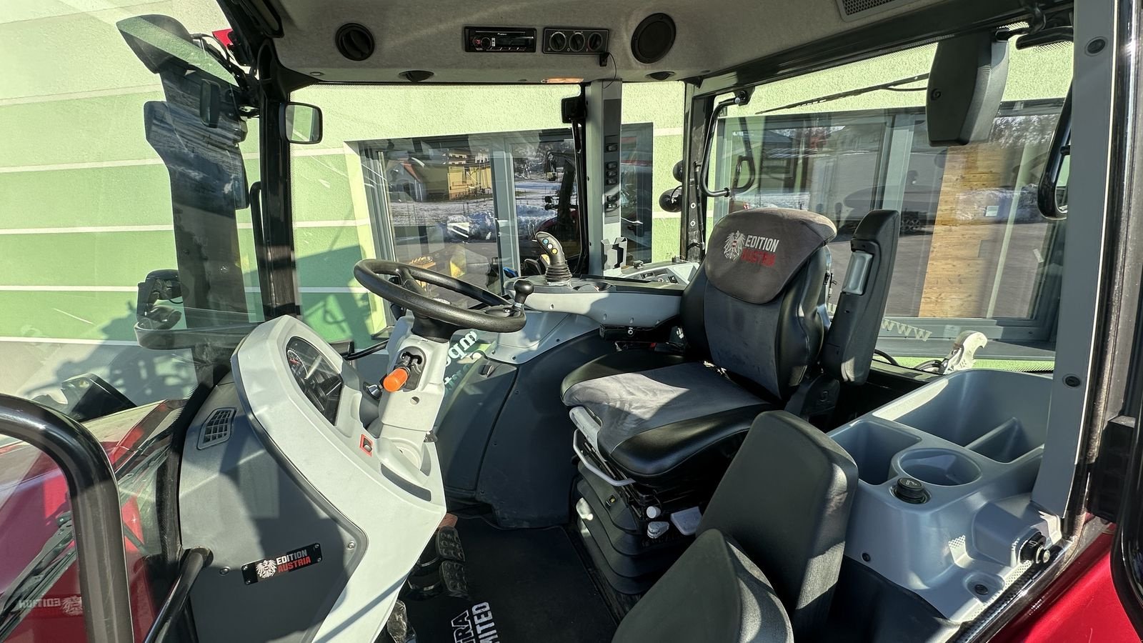 Traktor от тип Valtra G105, Gebrauchtmaschine в Hürm (Снимка 11)