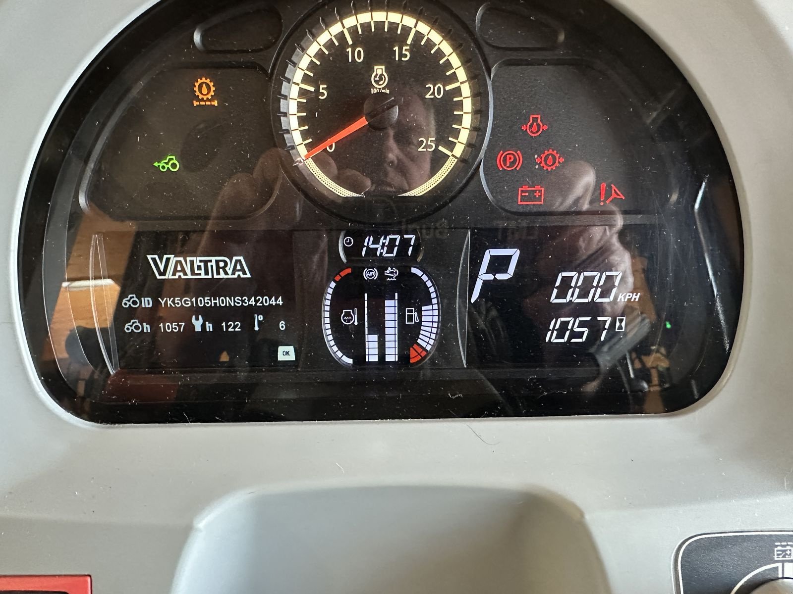 Traktor от тип Valtra G105, Gebrauchtmaschine в Hürm (Снимка 13)