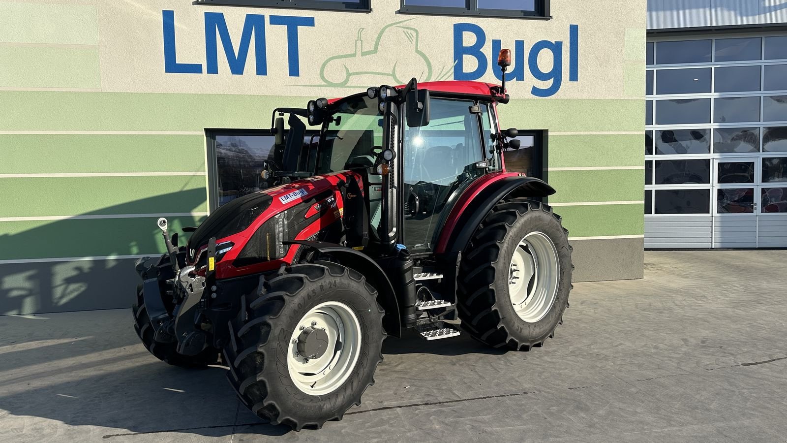Traktor от тип Valtra G105, Gebrauchtmaschine в Hürm (Снимка 1)