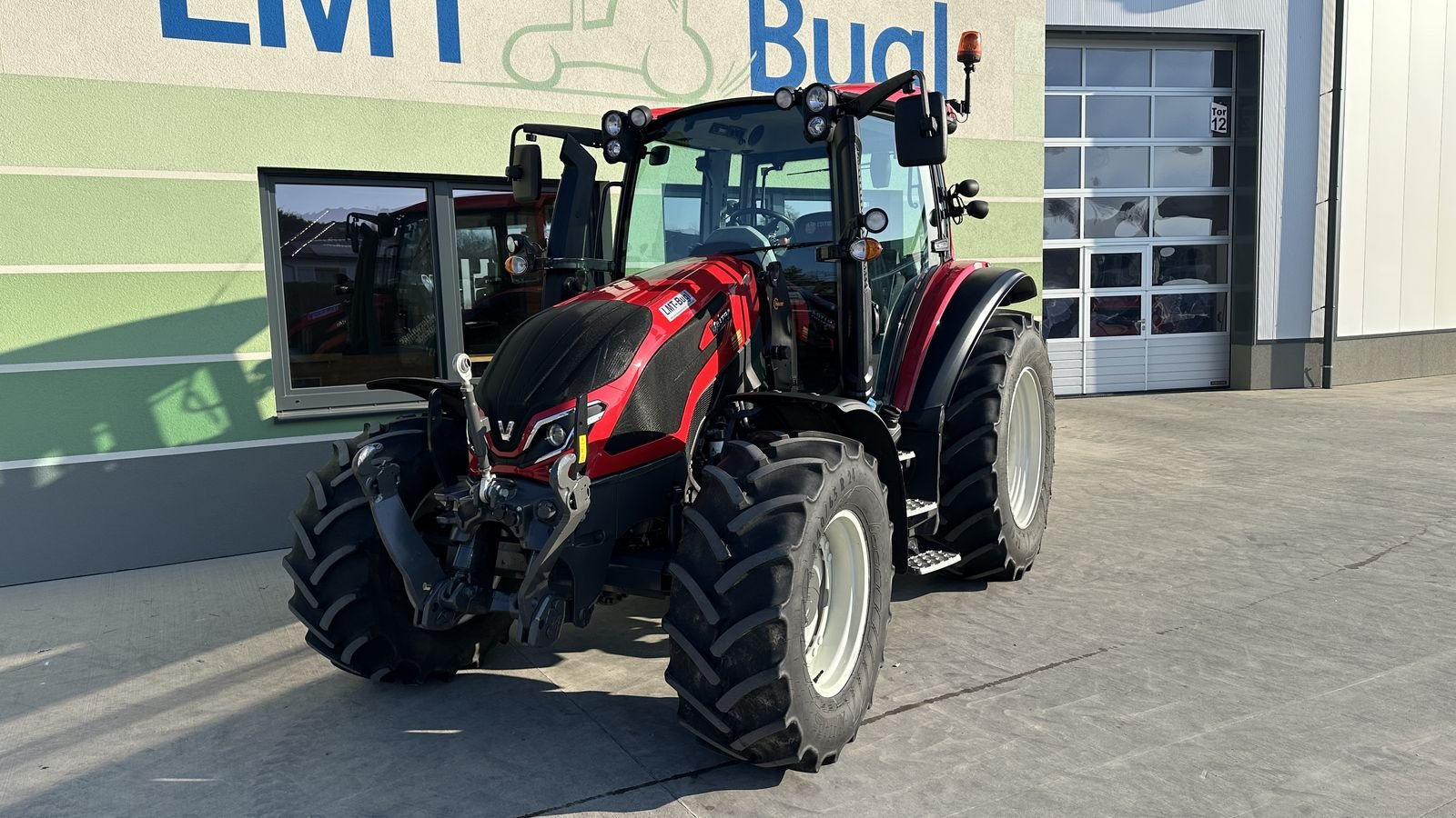 Traktor от тип Valtra G105, Gebrauchtmaschine в Hürm (Снимка 2)