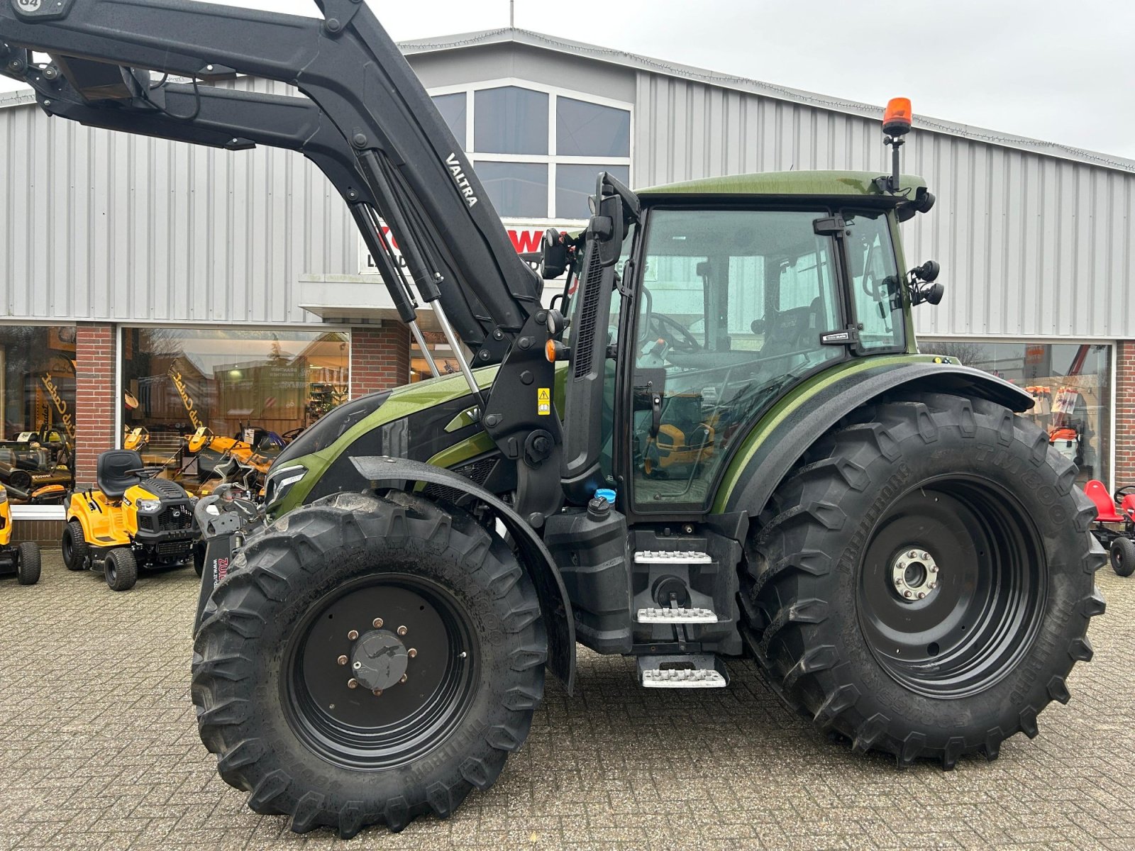 Traktor of the type Valtra G115 Active, Gebrauchtmaschine in Esens (Picture 2)