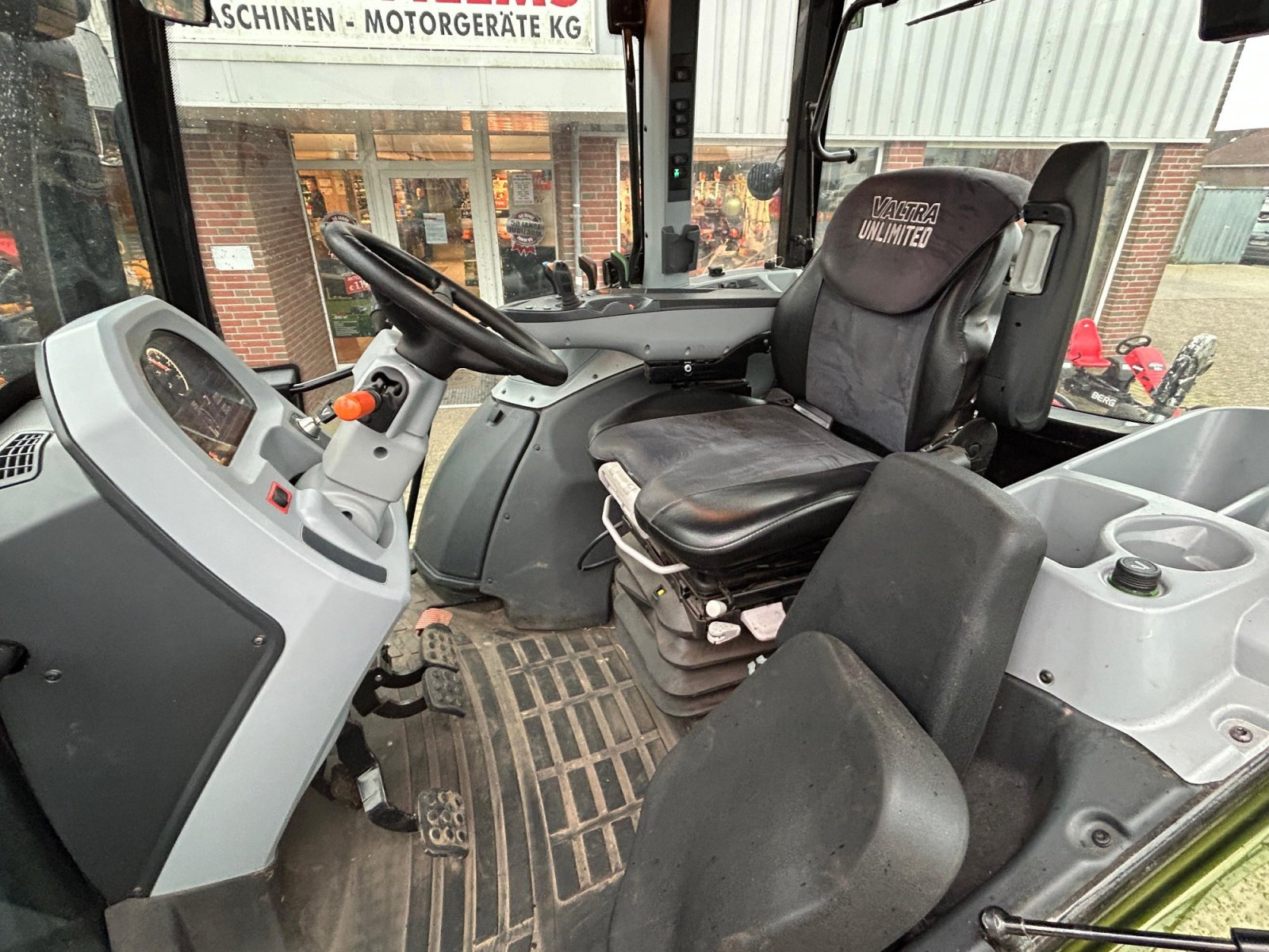 Traktor of the type Valtra G115 Active, Gebrauchtmaschine in Esens (Picture 10)