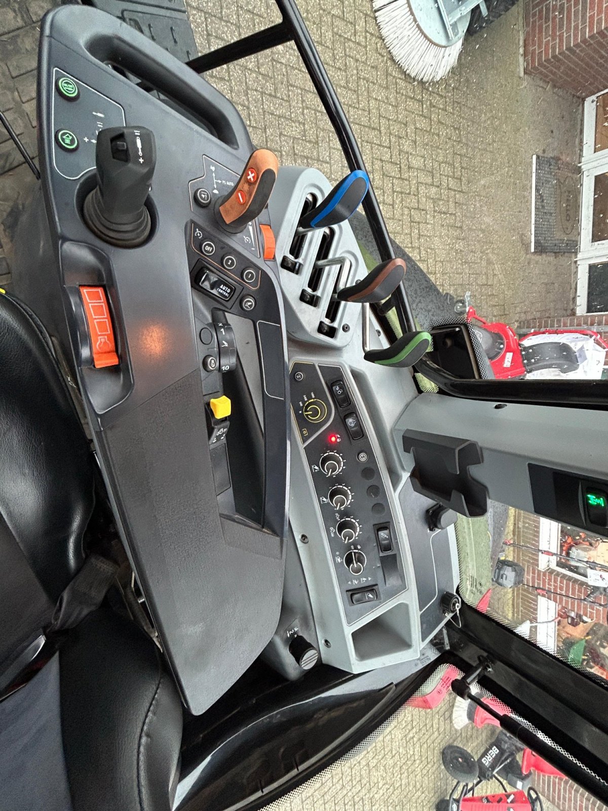 Traktor of the type Valtra G115 Active, Gebrauchtmaschine in Esens (Picture 11)