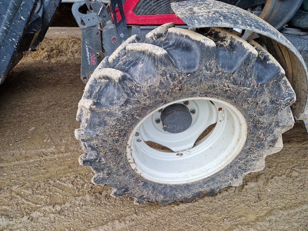 Traktor typu Valtra G115, Gebrauchtmaschine w MAYENNE (Zdjęcie 8)
