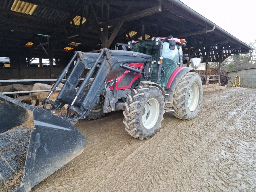 Traktor typu Valtra G115, Gebrauchtmaschine w MAYENNE (Zdjęcie 1)