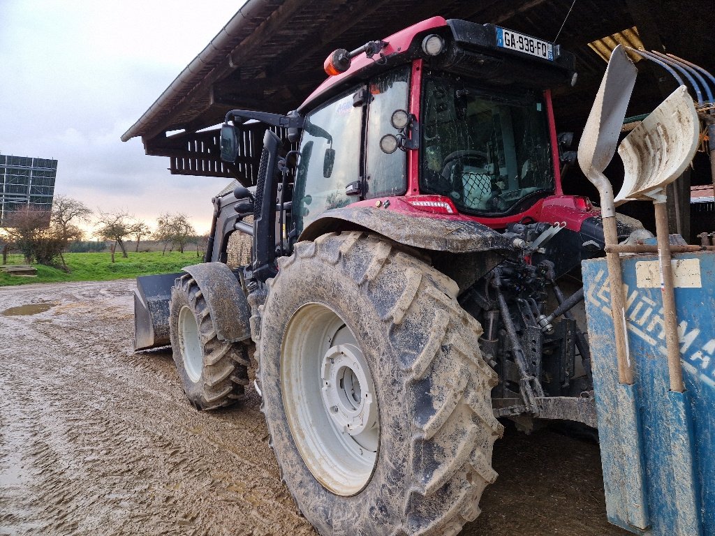 Traktor typu Valtra G115, Gebrauchtmaschine w MAYENNE (Zdjęcie 3)