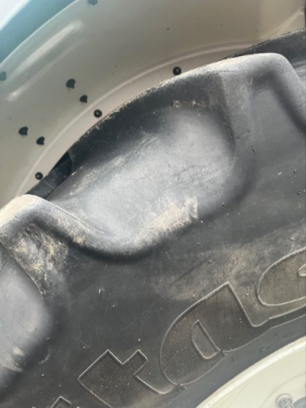 Traktor типа Valtra G115, Gebrauchtmaschine в JOZE (Фотография 10)