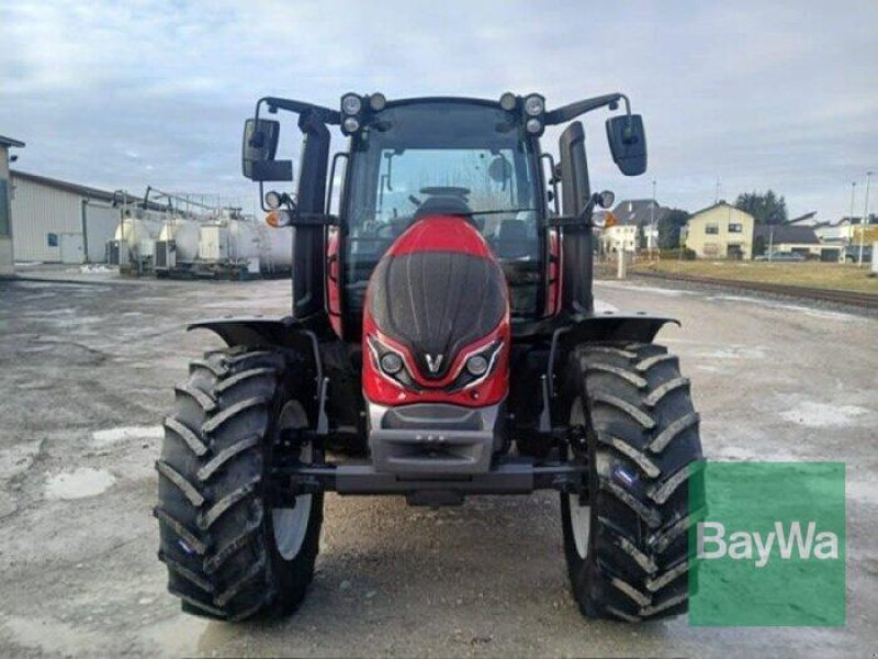 Traktor des Typs Valtra G115A VALTRA TRAKTOR, Neumaschine in München (Bild 2)