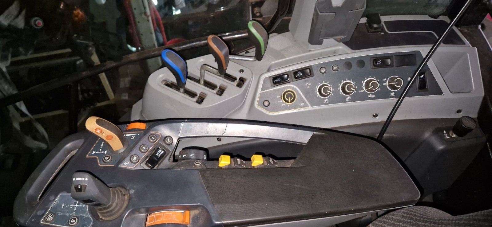 Traktor typu Valtra G125 A 4300h Vollausstattung Bj. 2022, Gebrauchtmaschine v Palling (Obrázek 17)