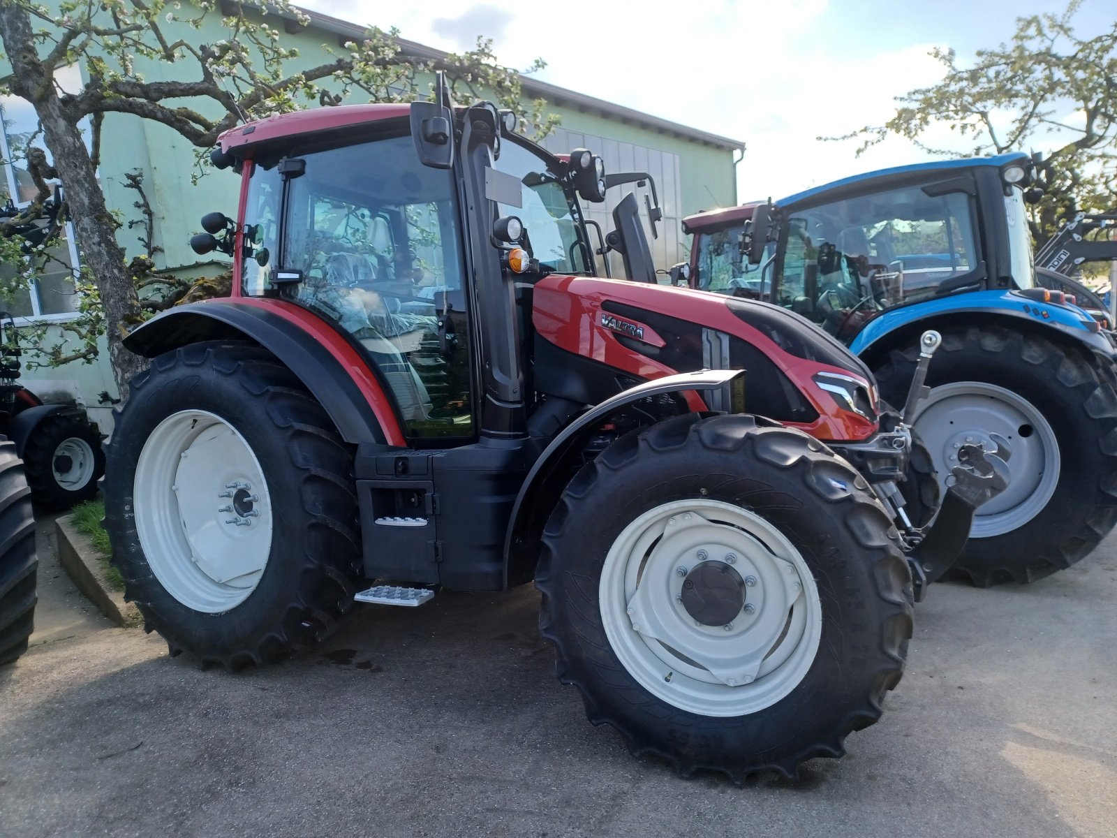 Traktor typu Valtra G125 A, Gebrauchtmaschine v Uffenheim (Obrázek 1)