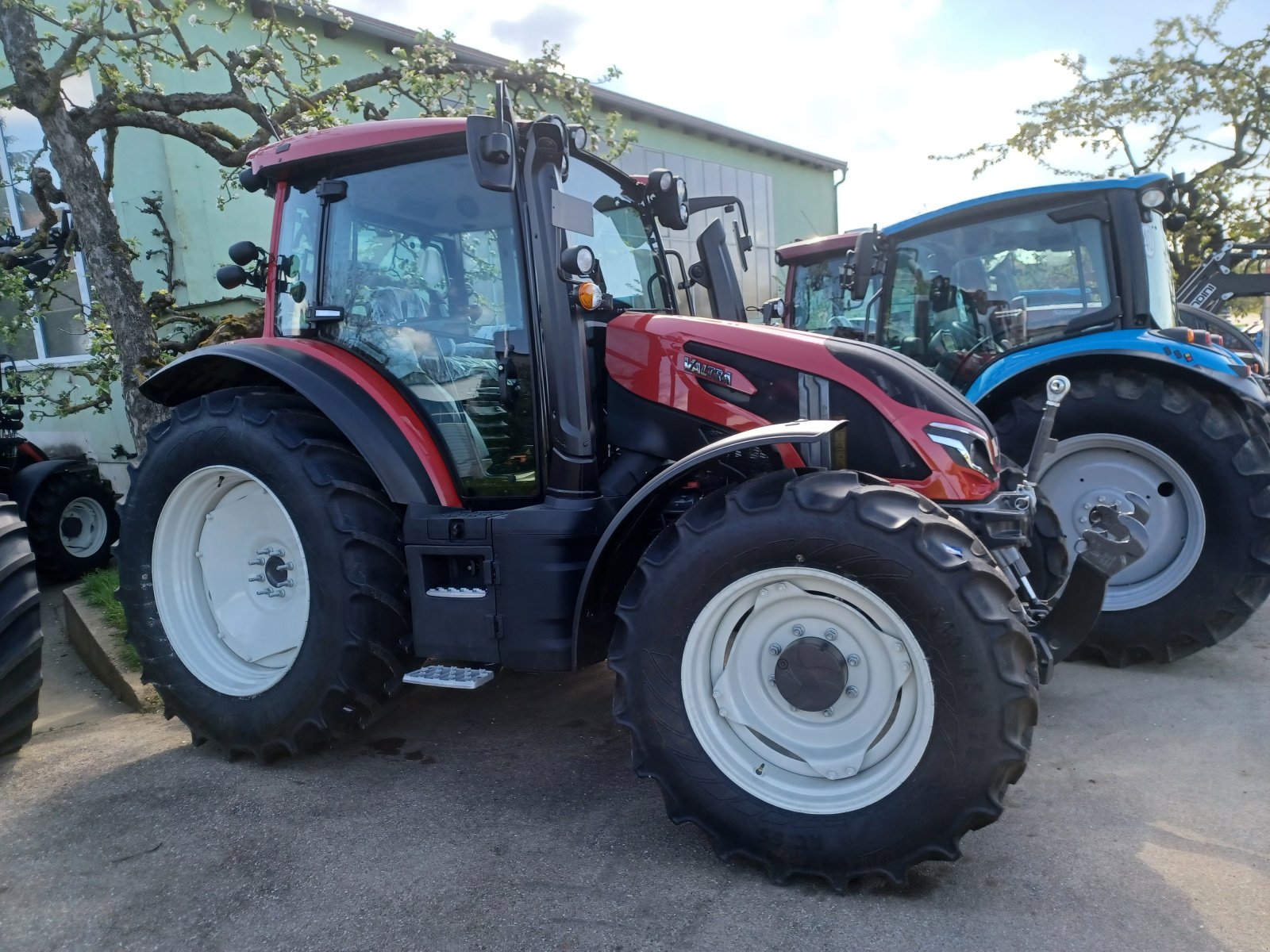 Traktor des Typs Valtra G125 A, Neumaschine in Uffenheim (Bild 1)