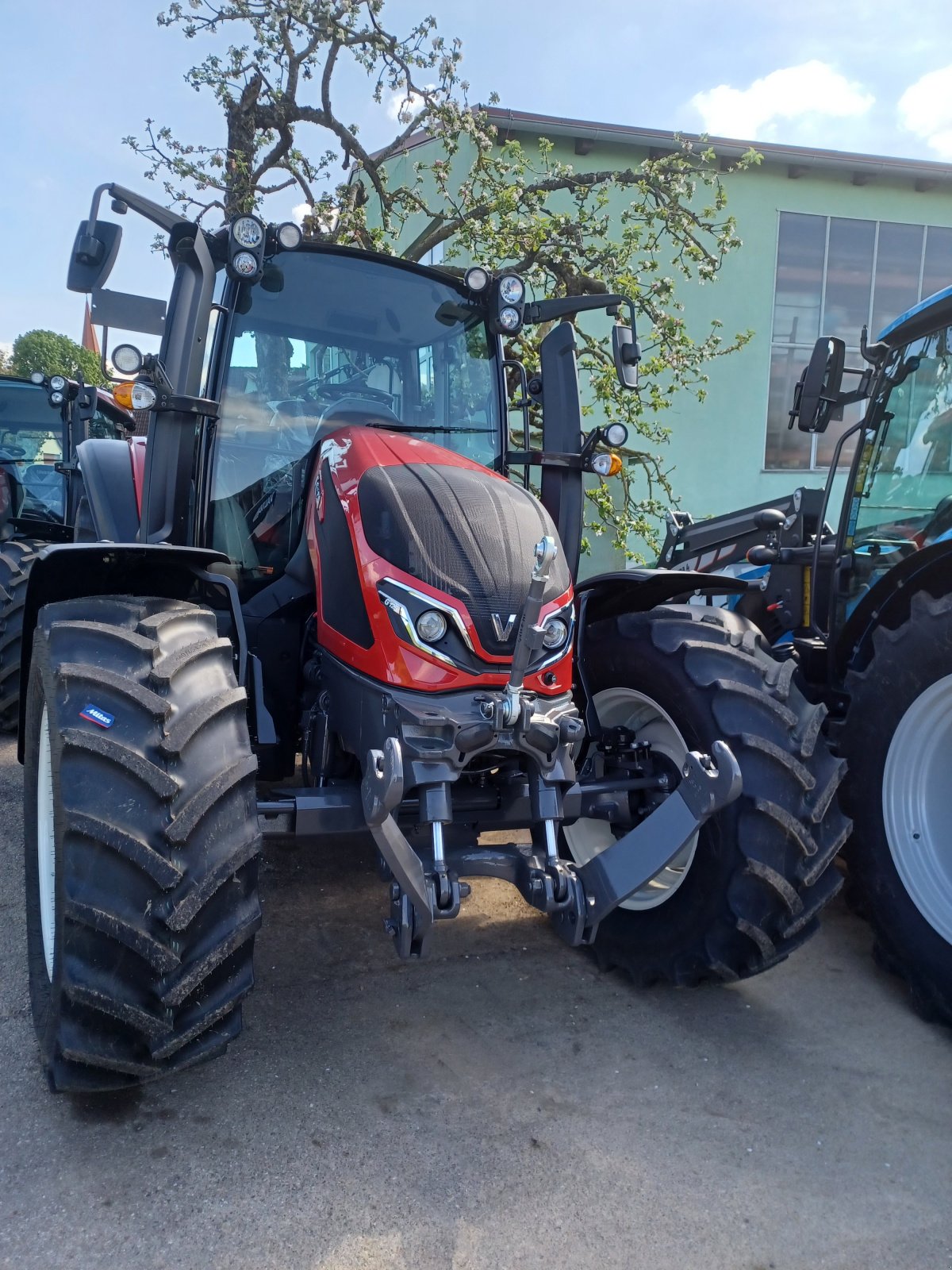 Traktor typu Valtra G125 A, Gebrauchtmaschine v Uffenheim (Obrázek 2)