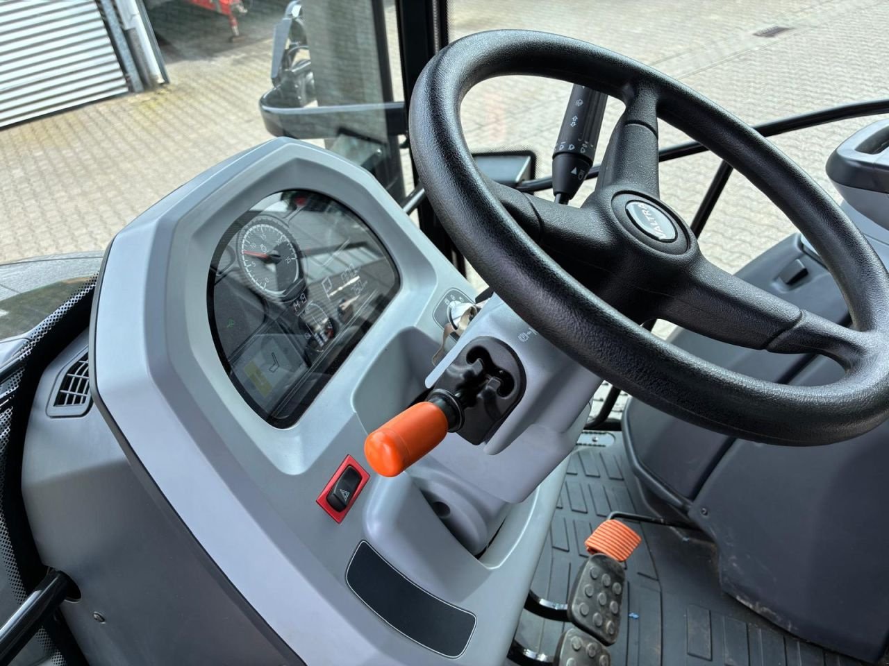 Traktor del tipo Valtra G125 Active met kruipbak, Gebrauchtmaschine en Roermond (Imagen 10)