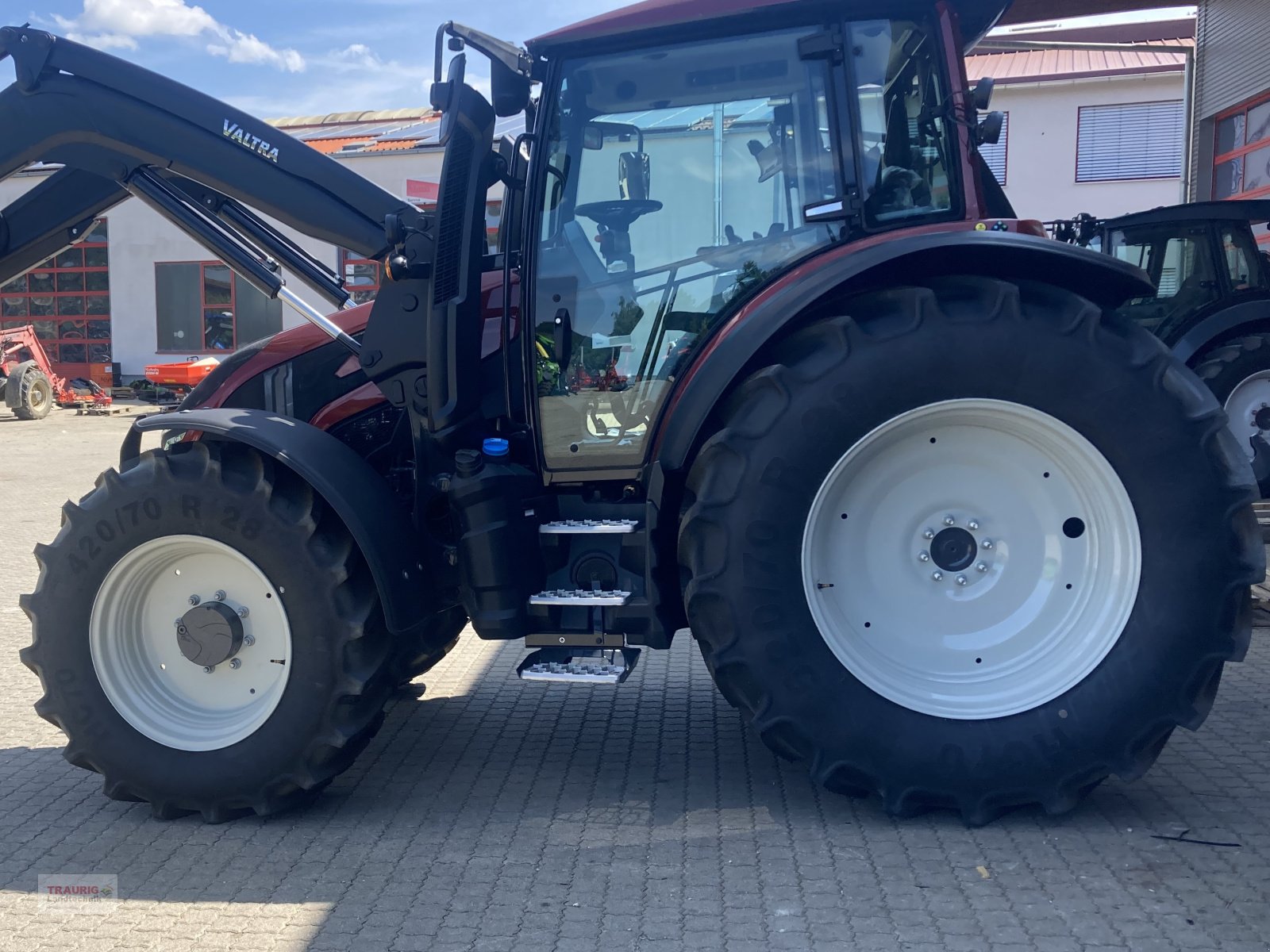 Traktor of the type Valtra G125 Active, Neumaschine in Mainburg/Wambach (Picture 12)