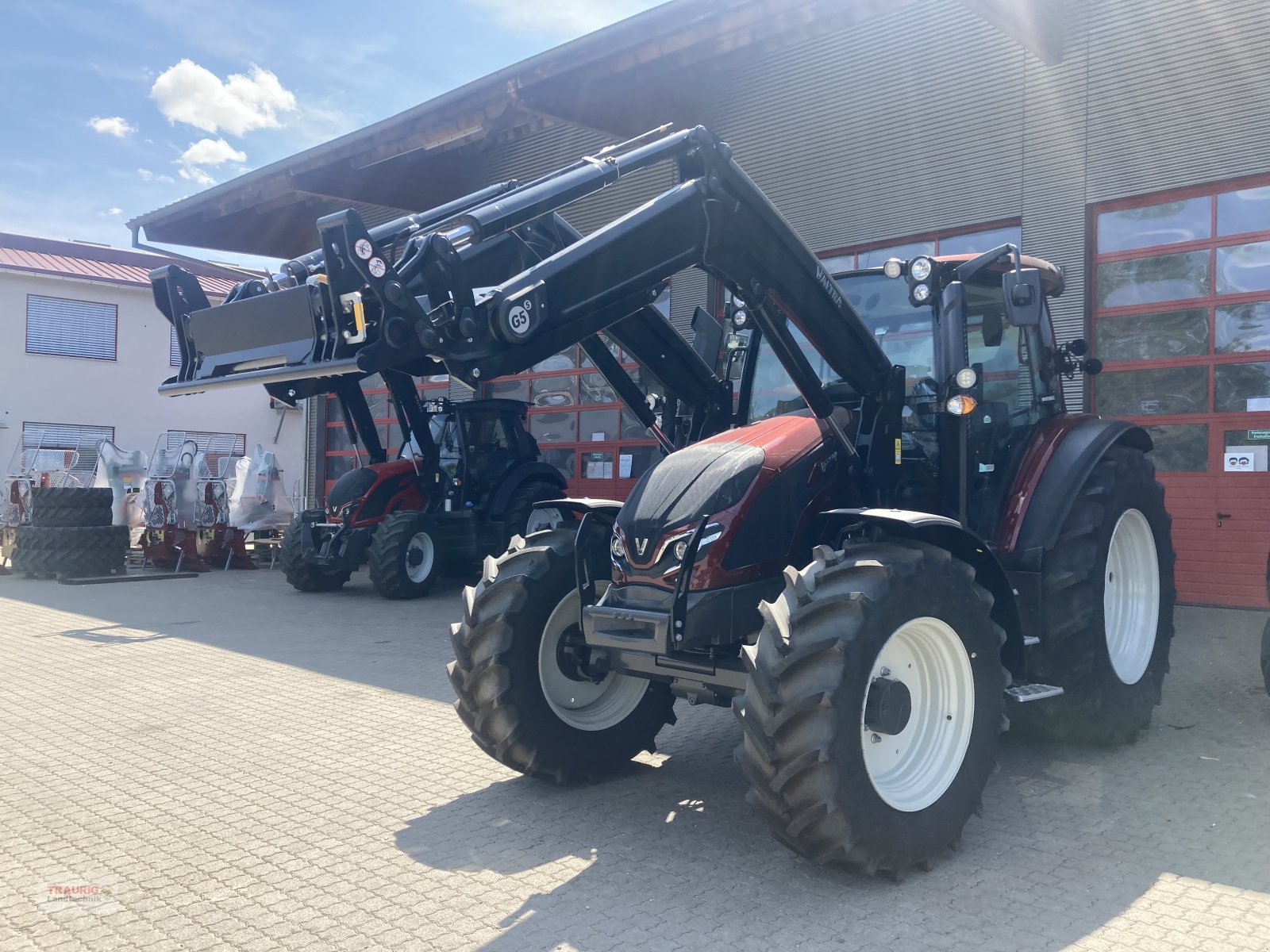 Traktor of the type Valtra G125 Active, Neumaschine in Mainburg/Wambach (Picture 13)