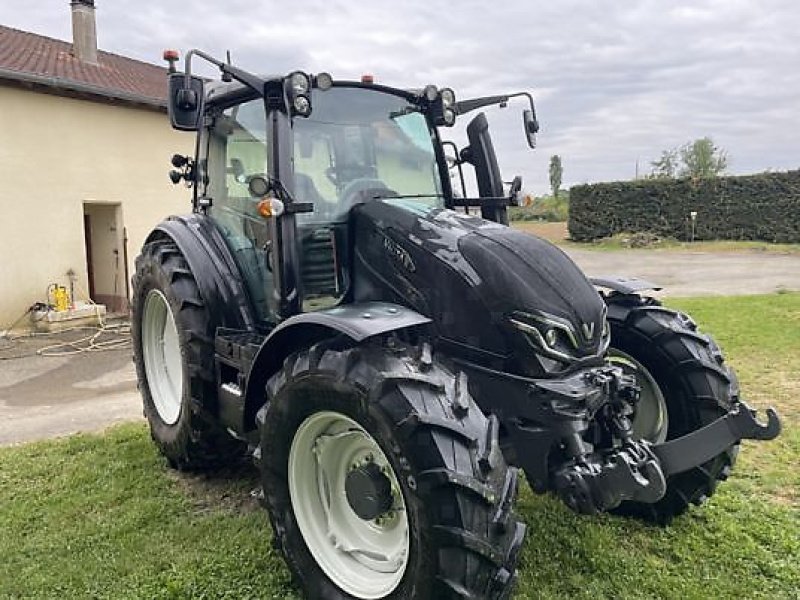 Traktor tip Valtra G125 Versu, Gebrauchtmaschine in Monferran-Savès