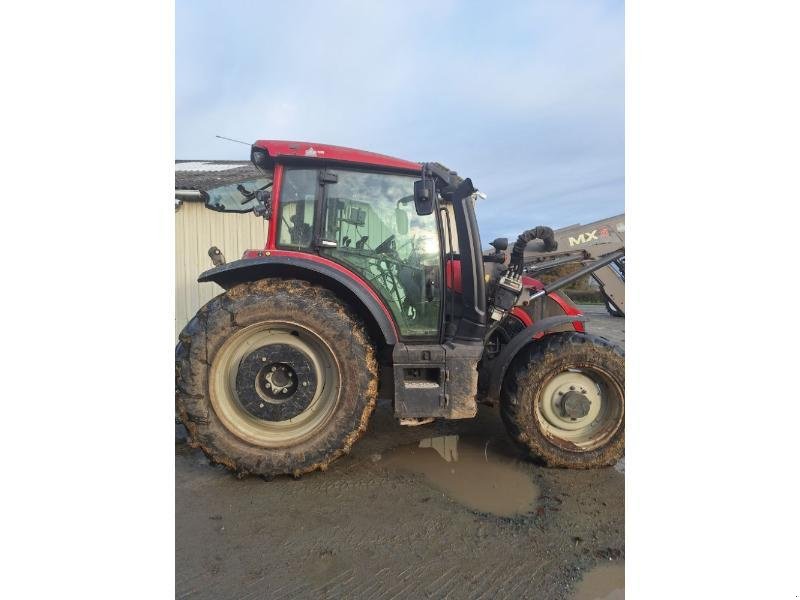 Traktor типа Valtra G125, Gebrauchtmaschine в ANTIGNY (Фотография 4)