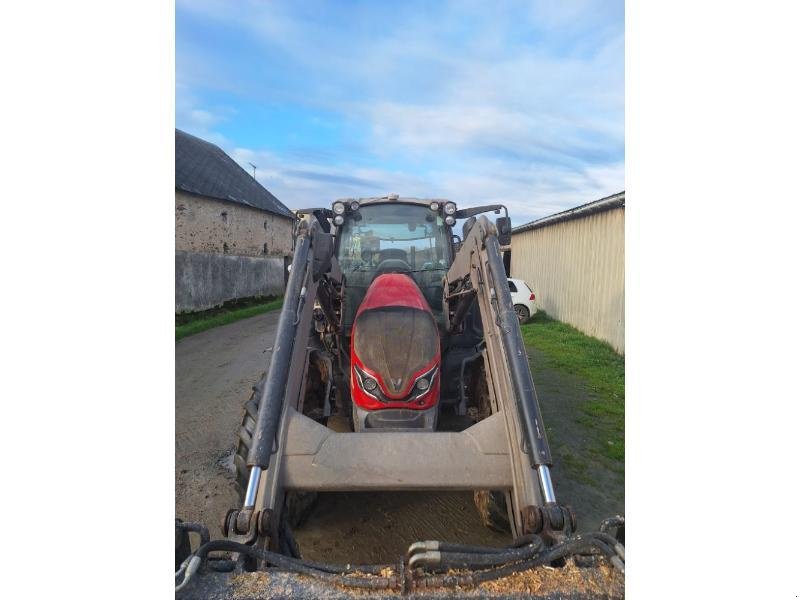 Traktor типа Valtra G125, Gebrauchtmaschine в ANTIGNY (Фотография 2)