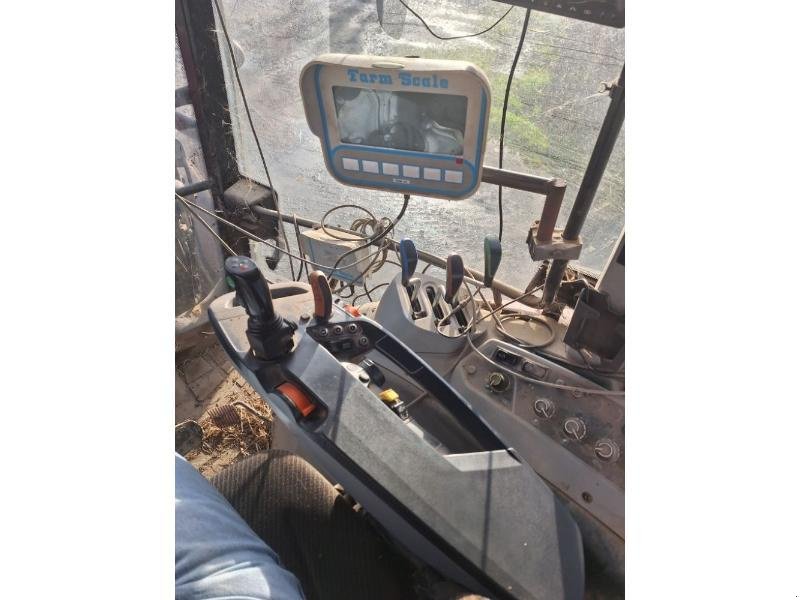 Traktor типа Valtra G125, Gebrauchtmaschine в ANTIGNY (Фотография 8)