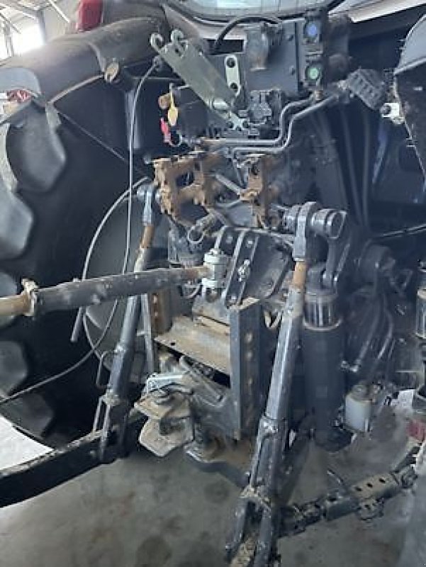 Traktor типа Valtra G125, Gebrauchtmaschine в Carcassonne (Фотография 8)