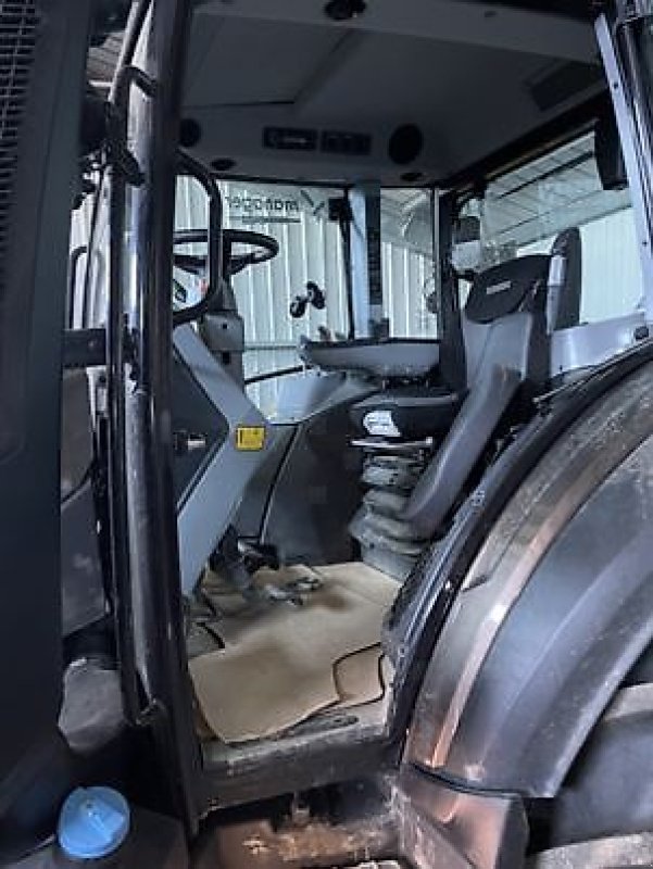 Traktor типа Valtra G125, Gebrauchtmaschine в Carcassonne (Фотография 12)